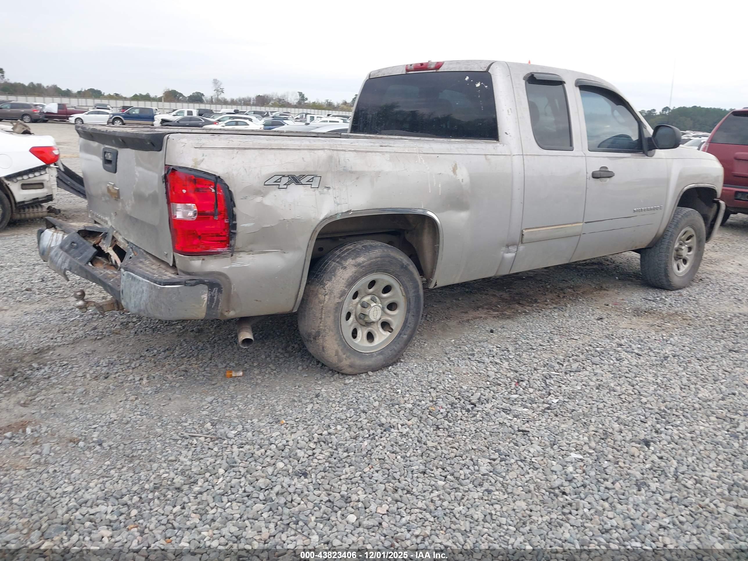 CHEVROLET SILVERADO image 4