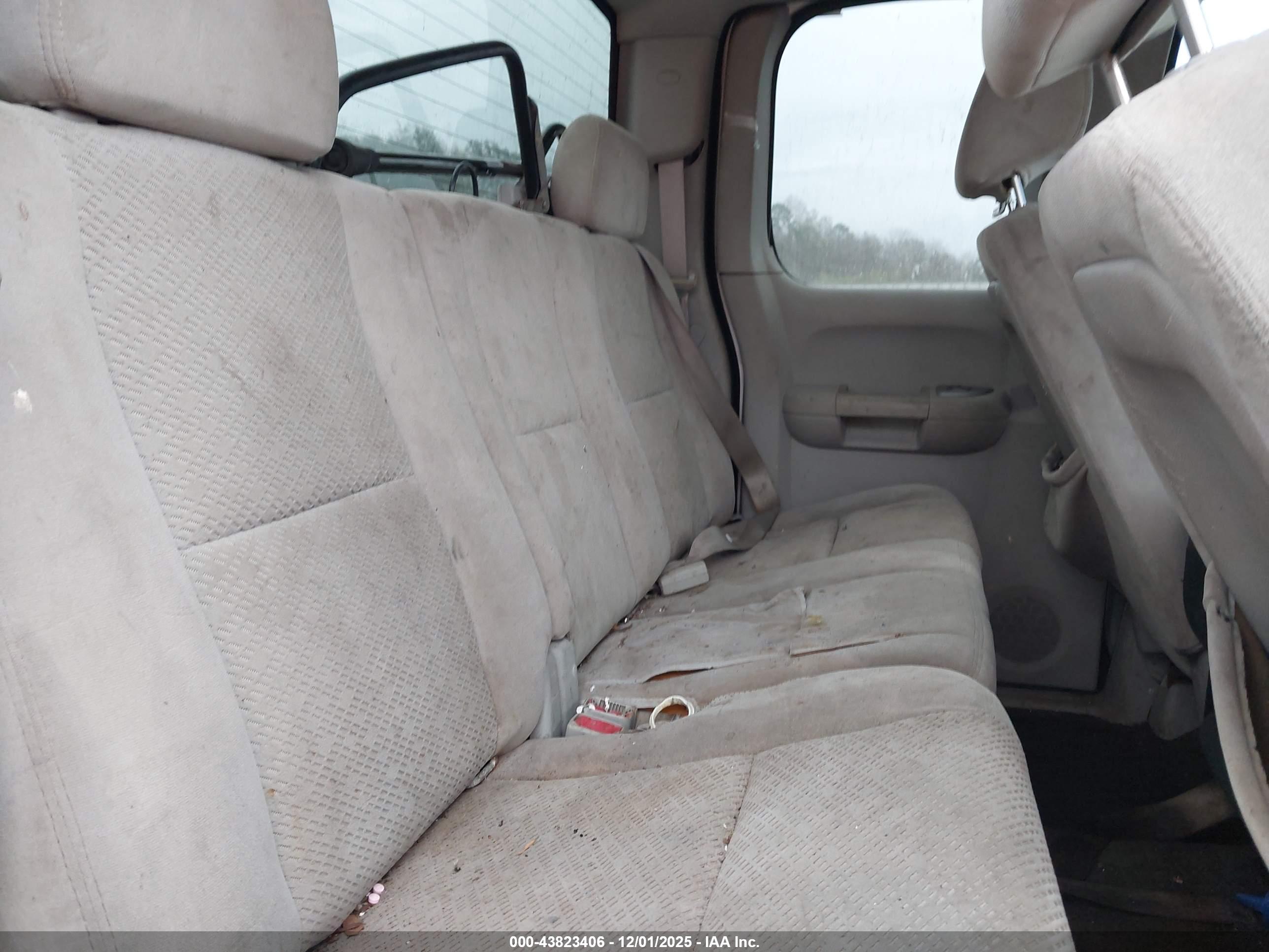 CHEVROLET SILVERADO image 8