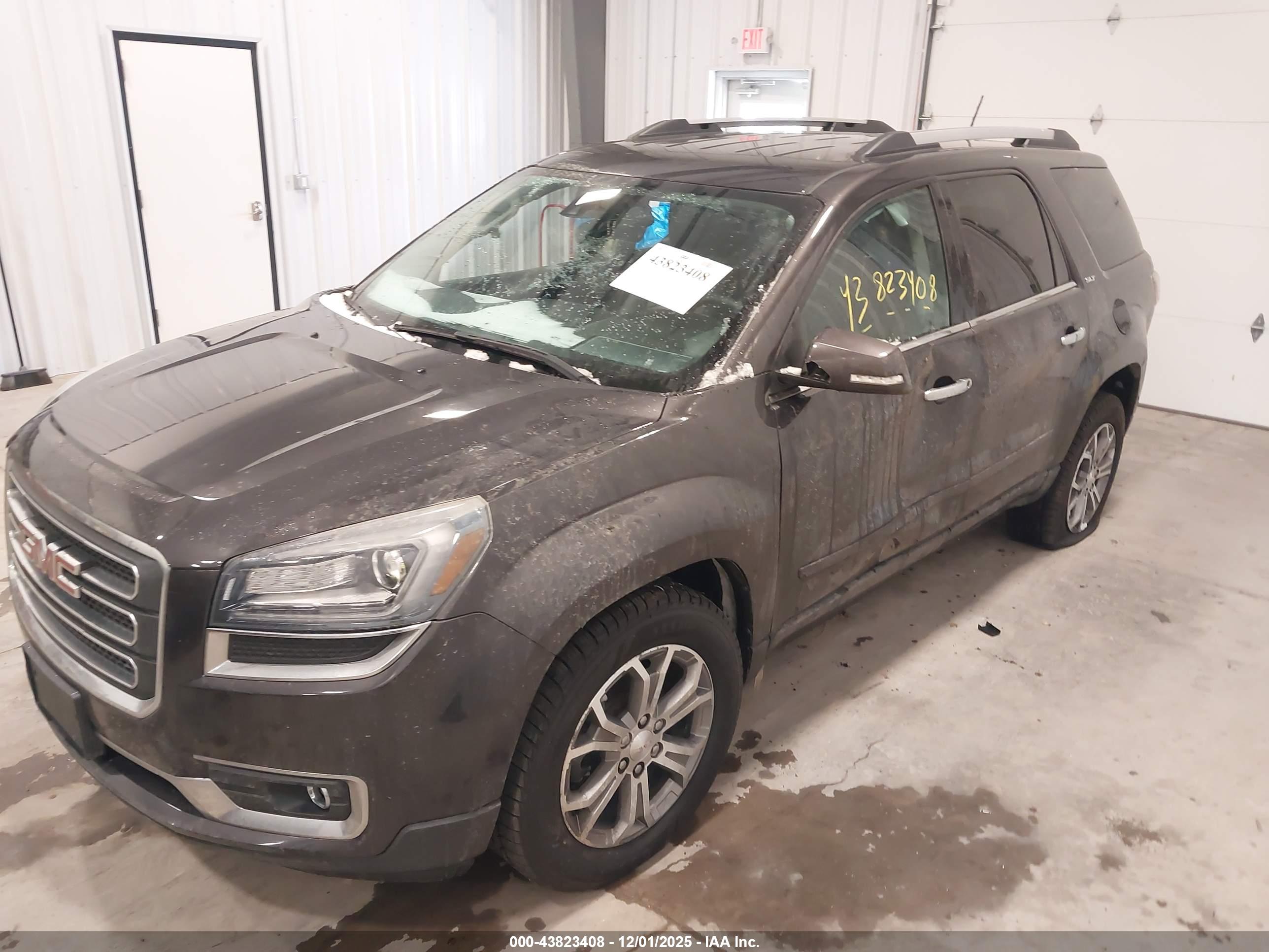 GMC ACADIA image 2