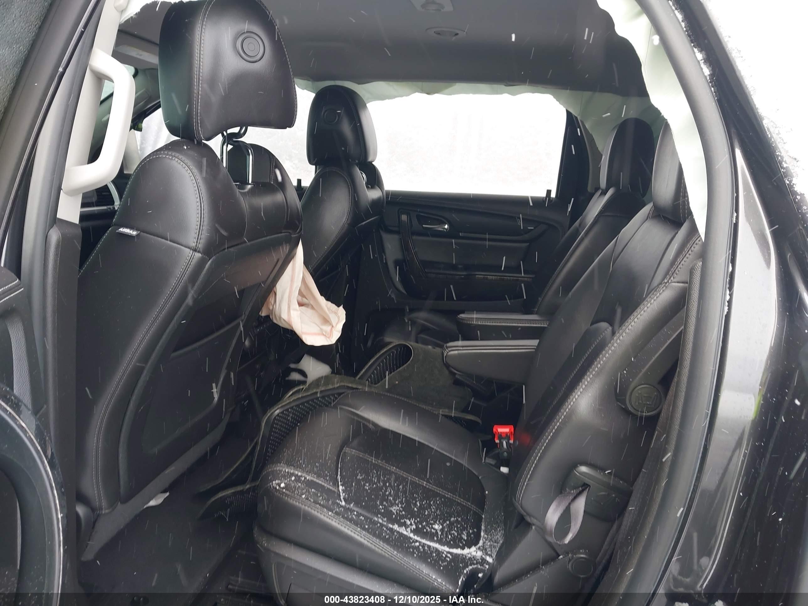 GMC ACADIA image 8