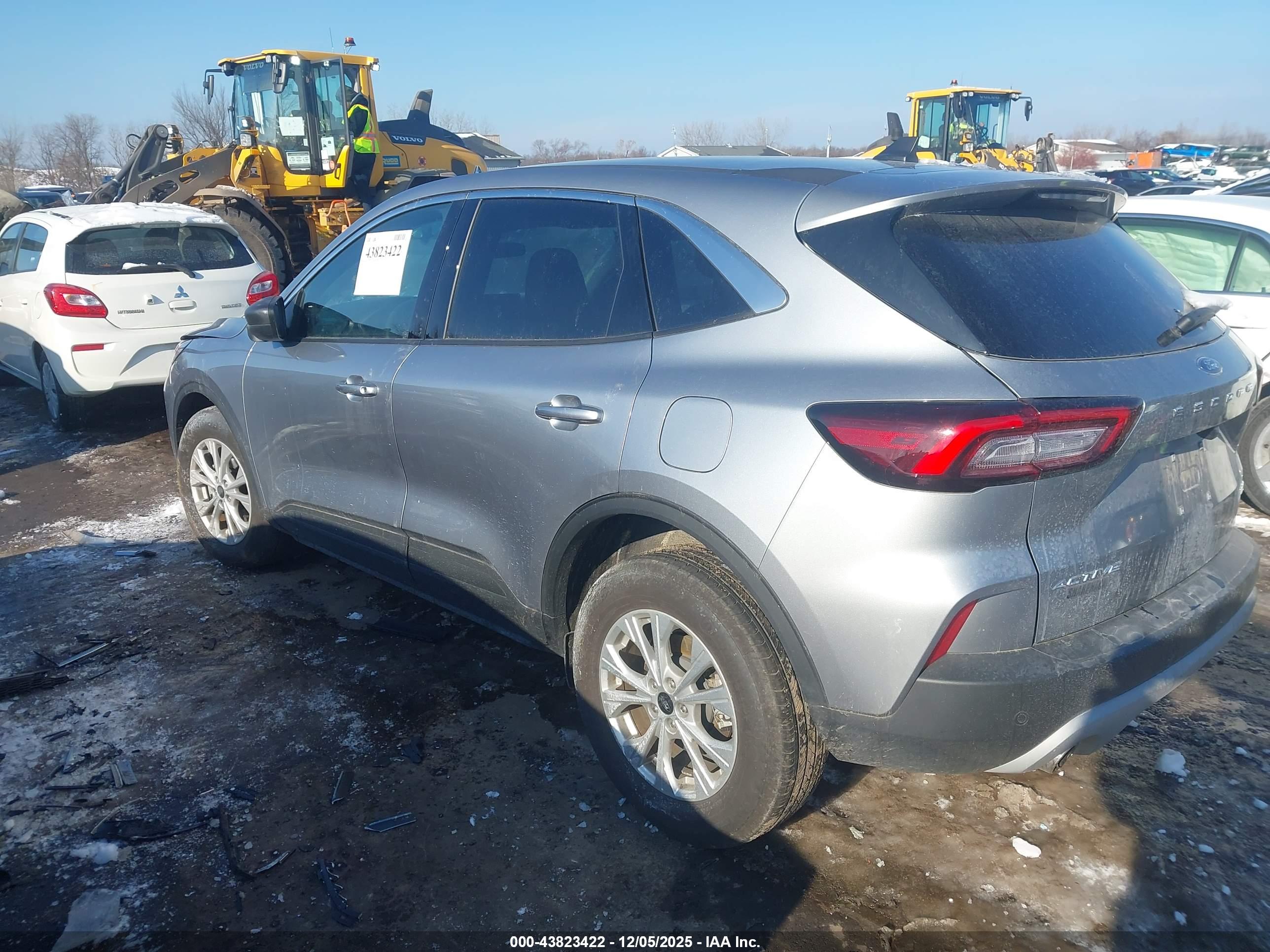 FORD ESCAPE image 3