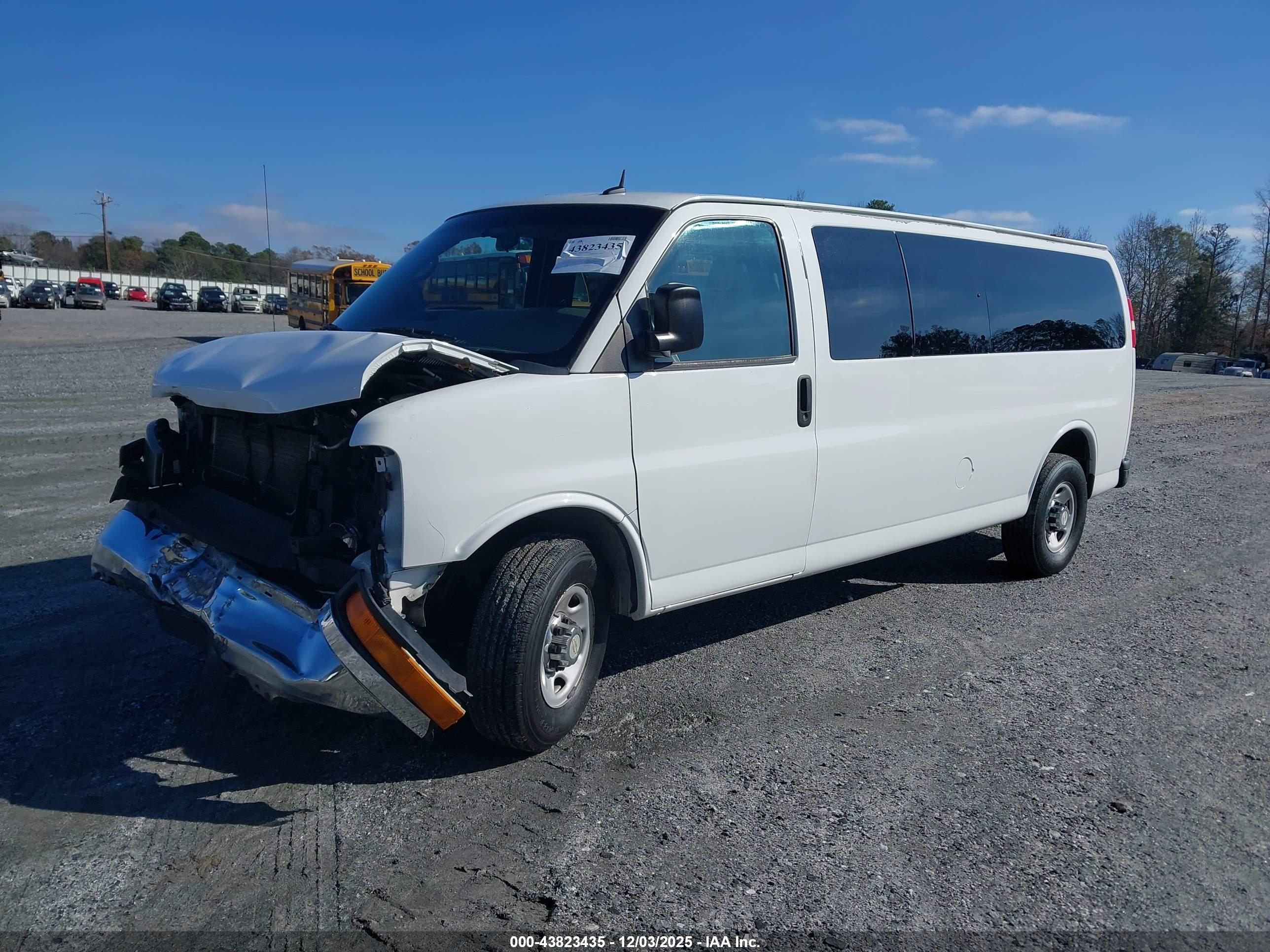 CHEVROLET EXPRESS image 2