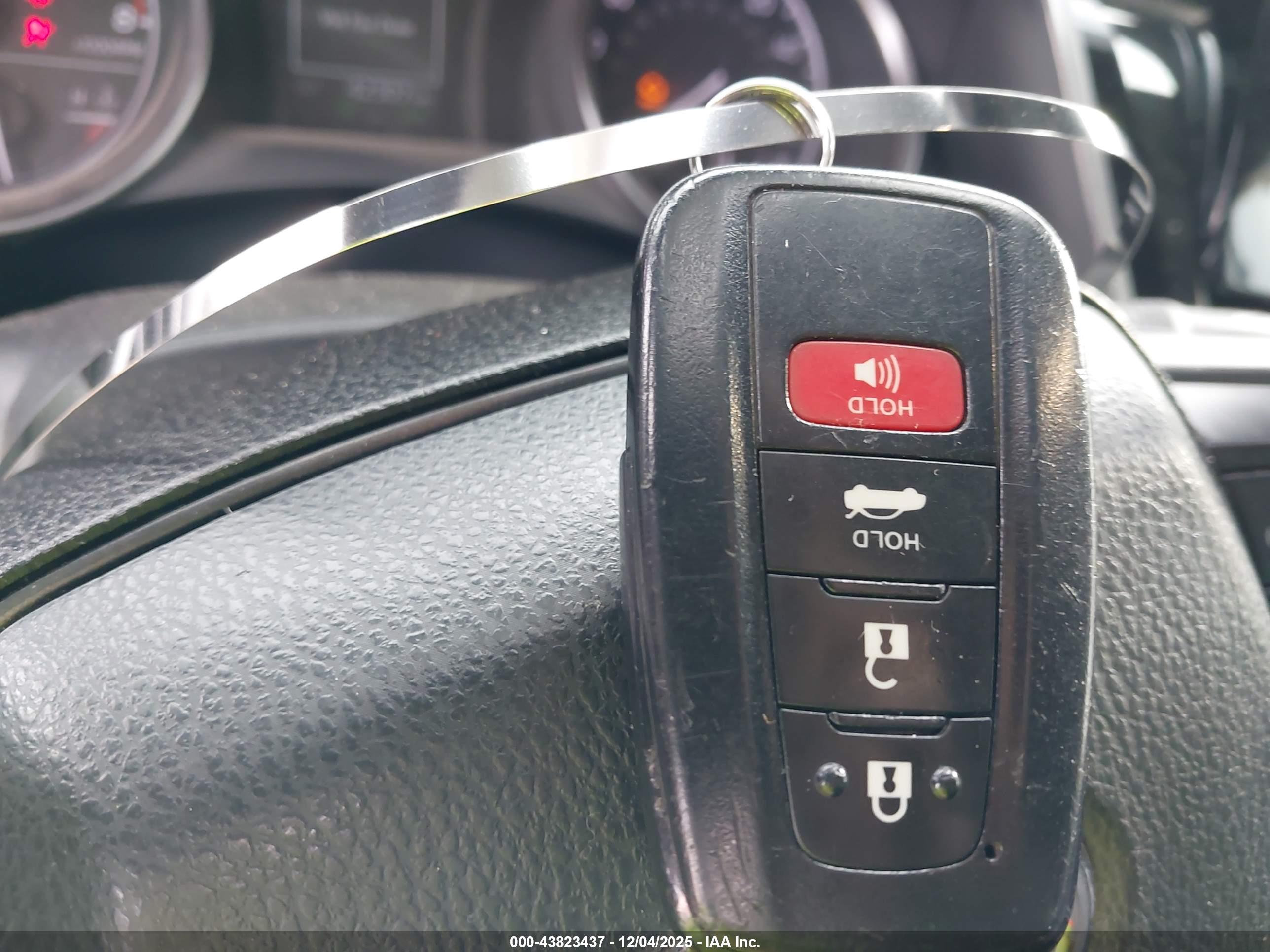 TOYOTA CAMRY image 11