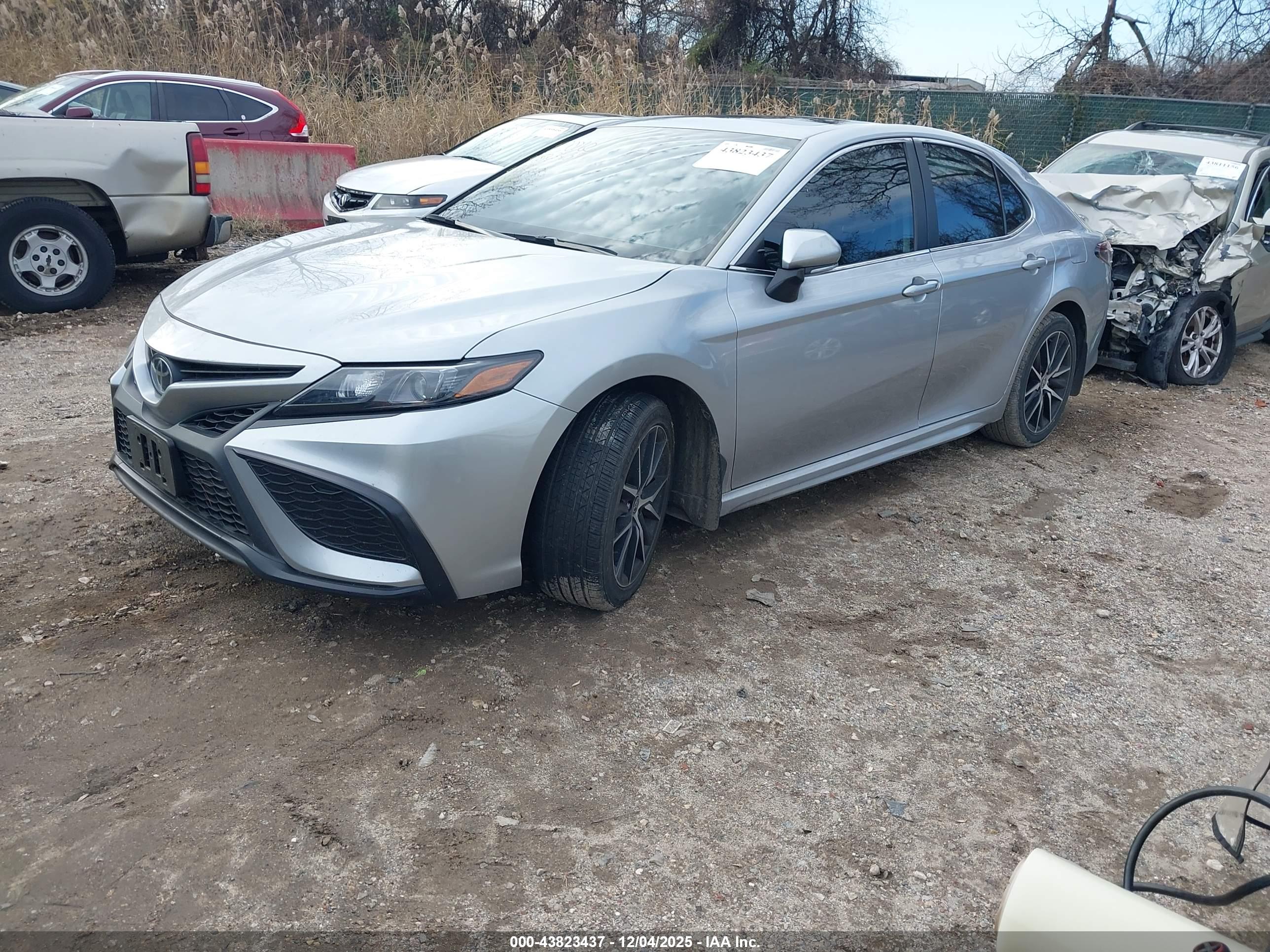 TOYOTA CAMRY image 2