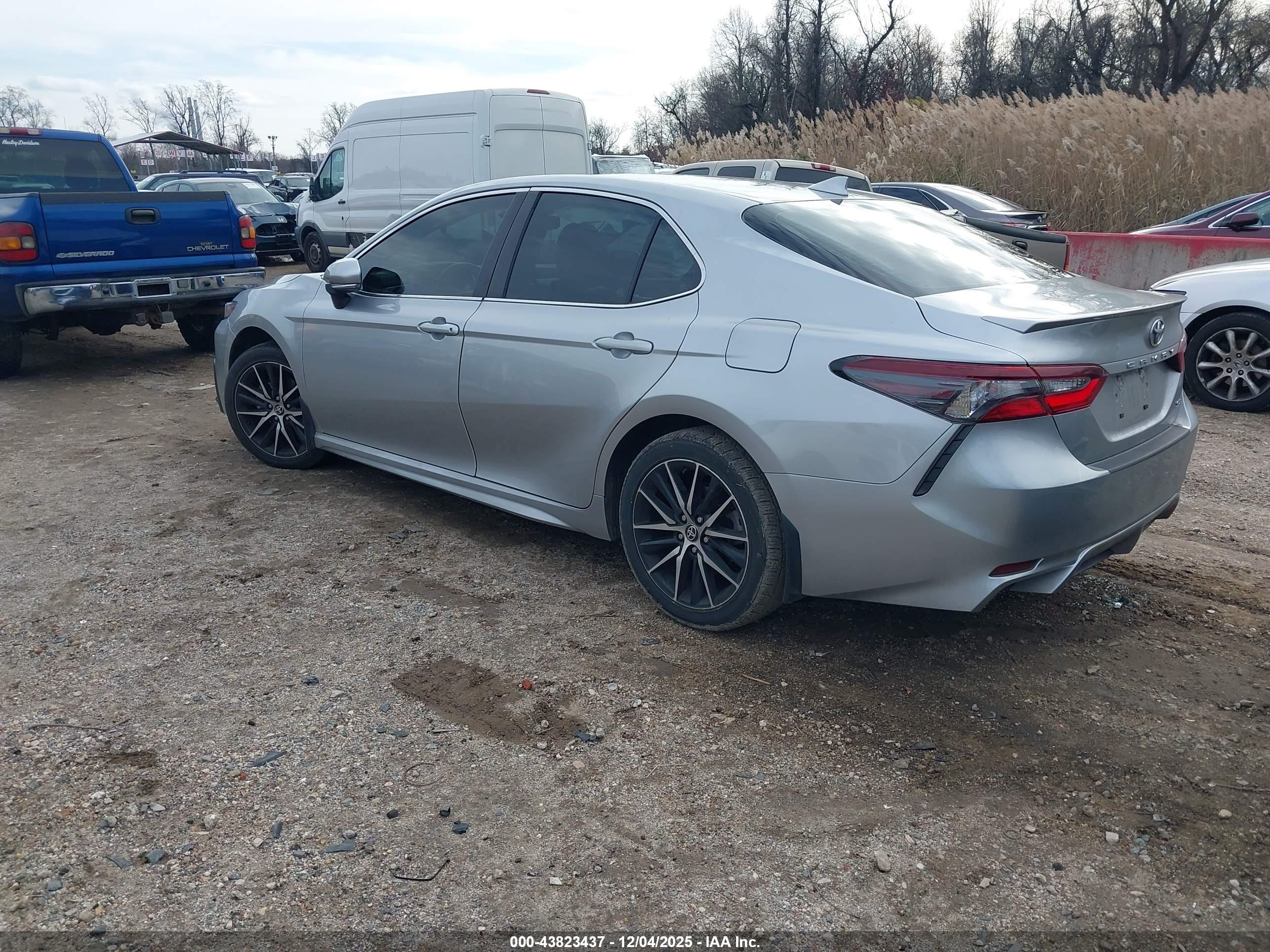 TOYOTA CAMRY image 3