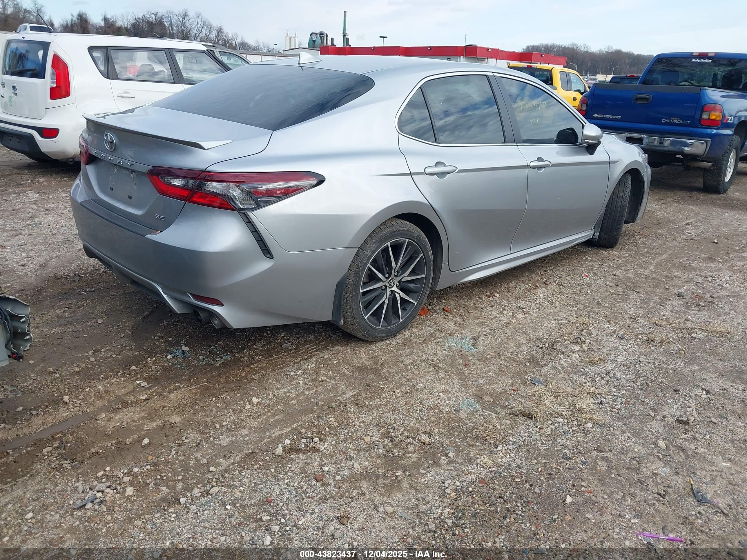 TOYOTA CAMRY image 4