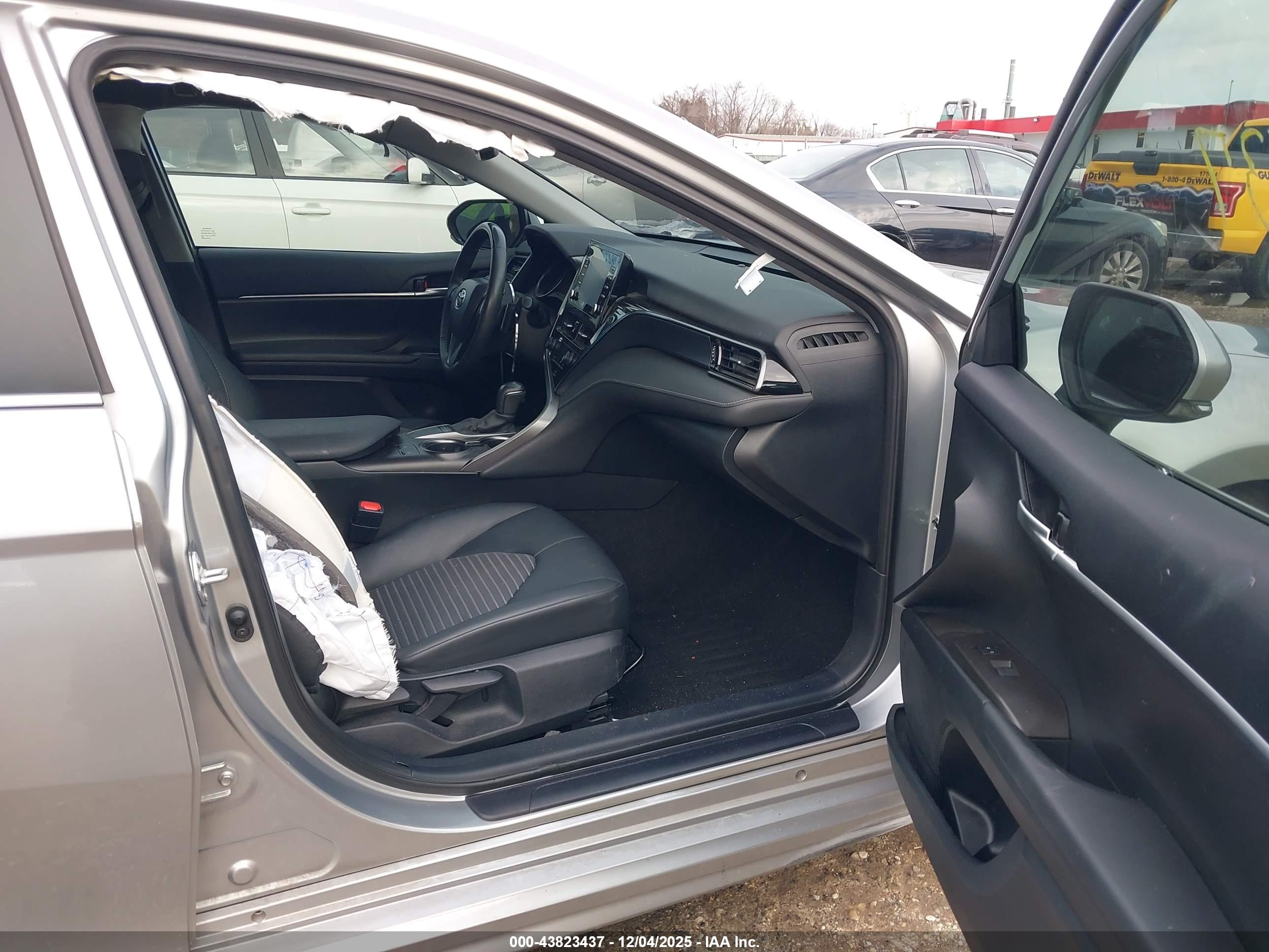 TOYOTA CAMRY image 5