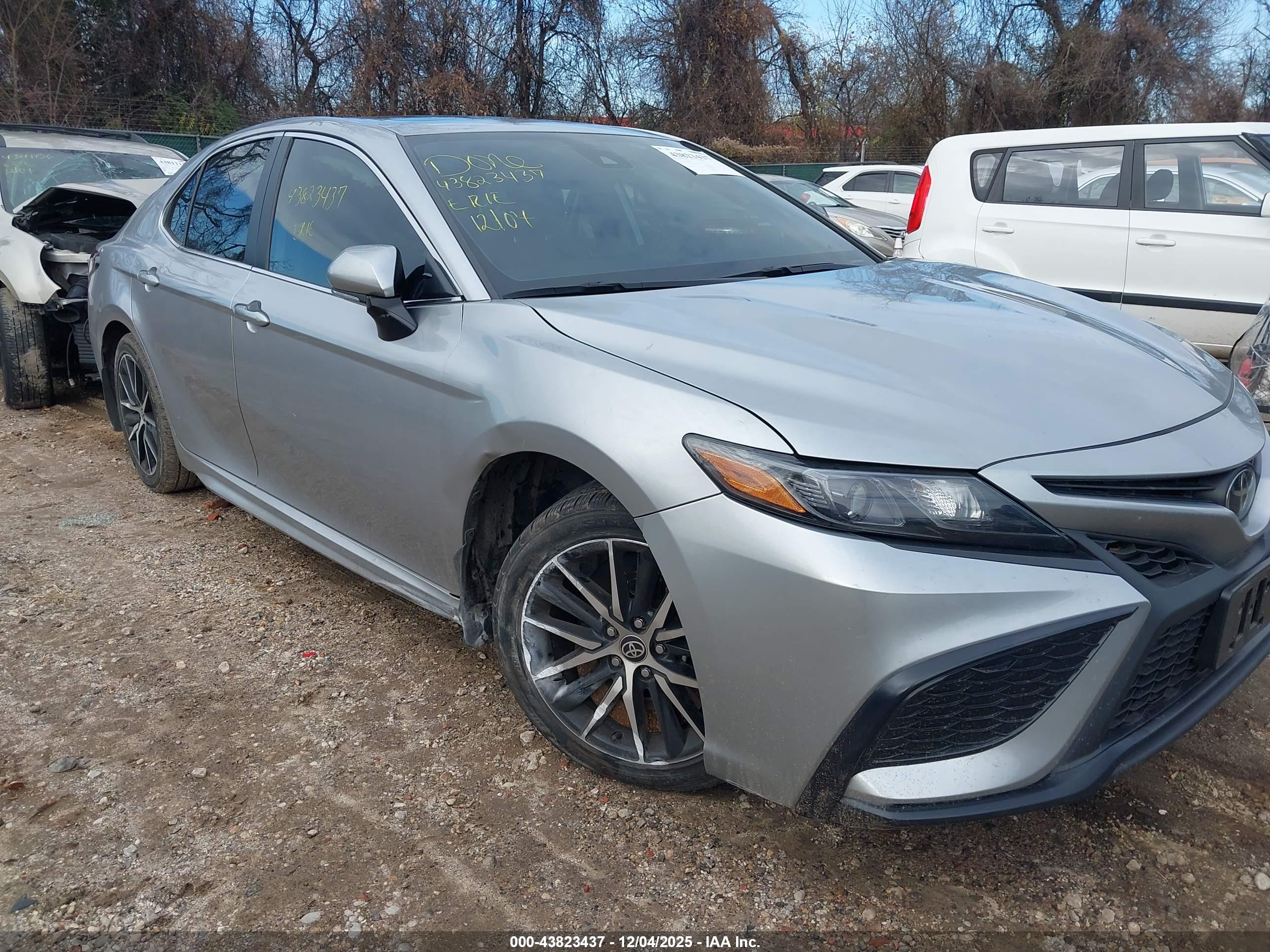 TOYOTA CAMRY image 6