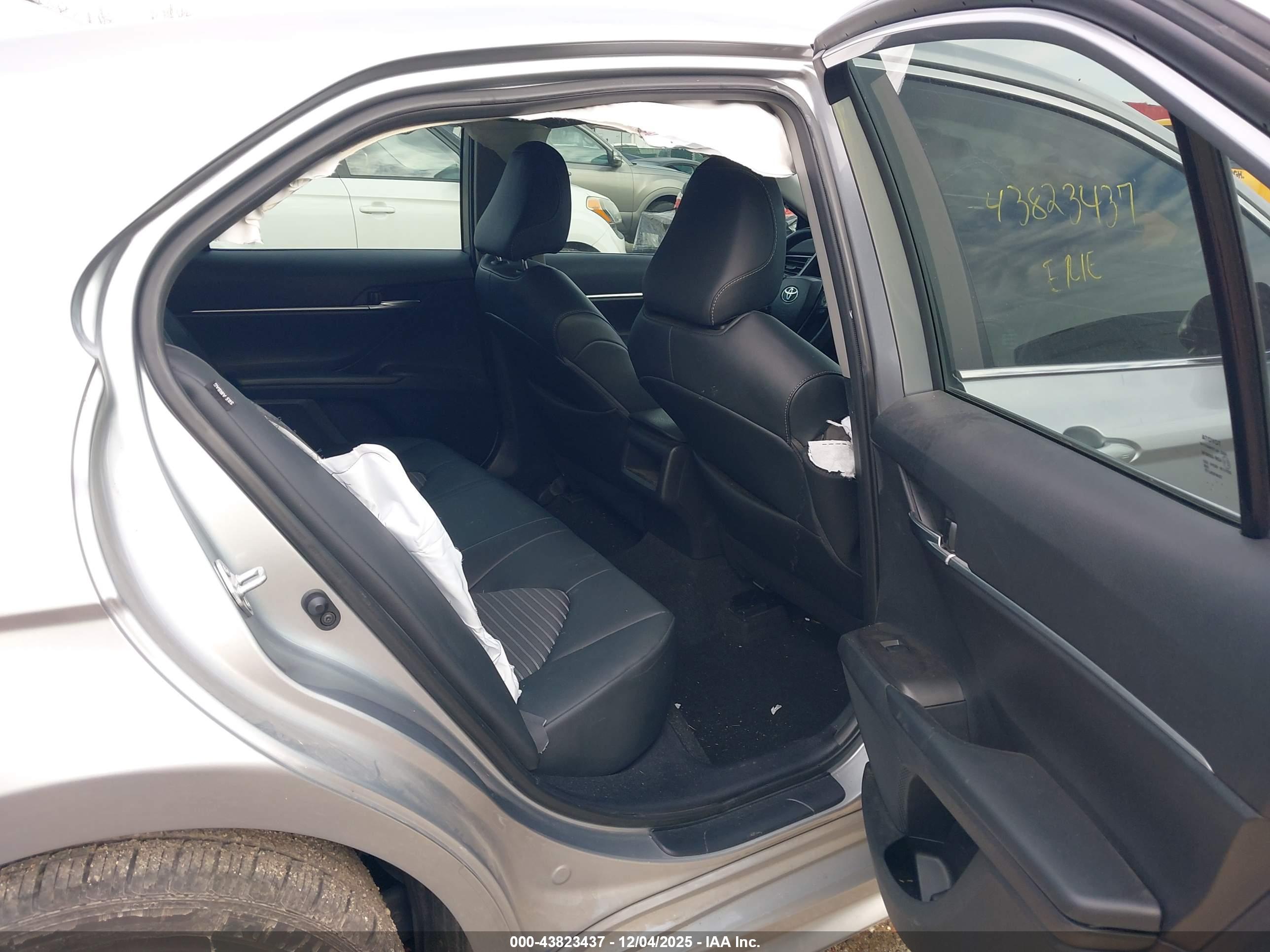 TOYOTA CAMRY image 8