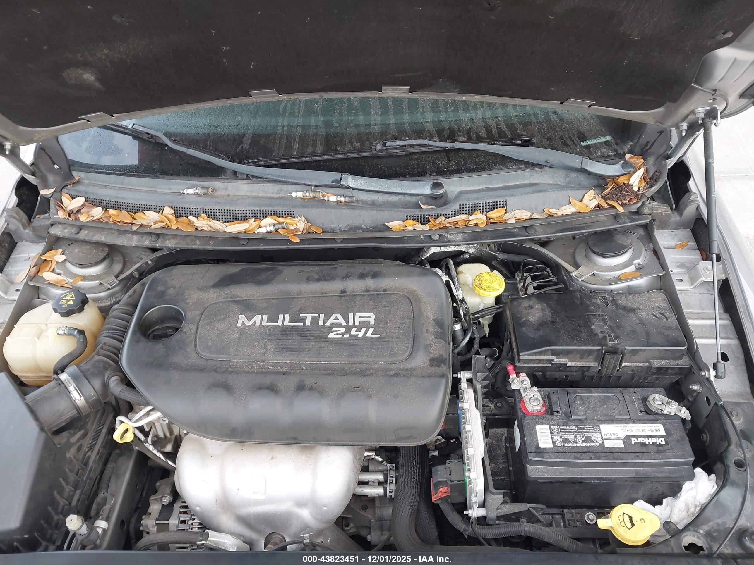 CHRYSLER 200 image 10