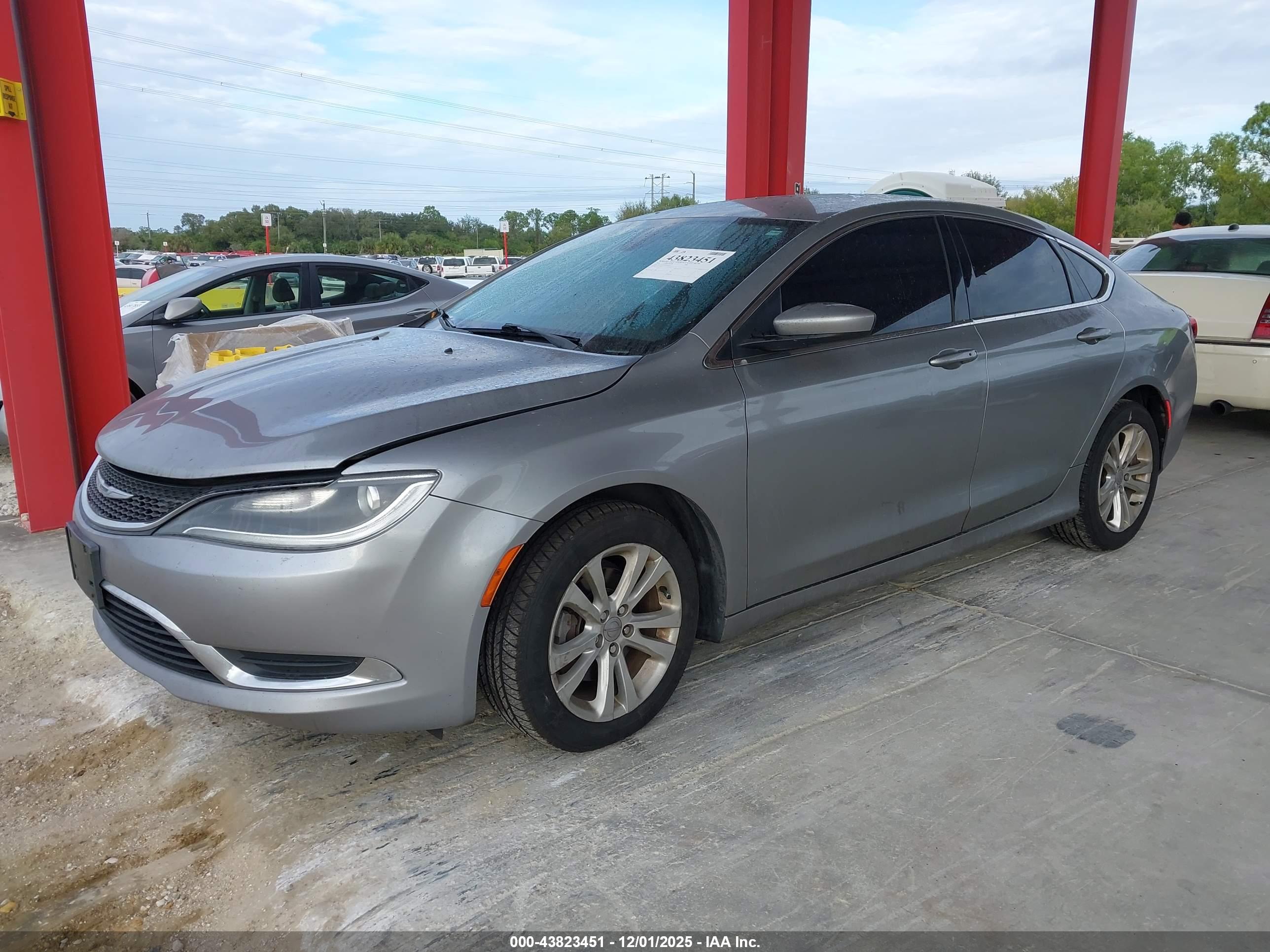 CHRYSLER 200 image 2