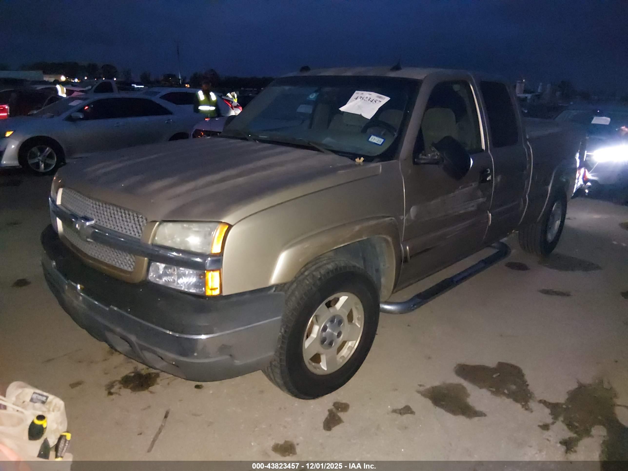 CHEVROLET SILVERADO image 2