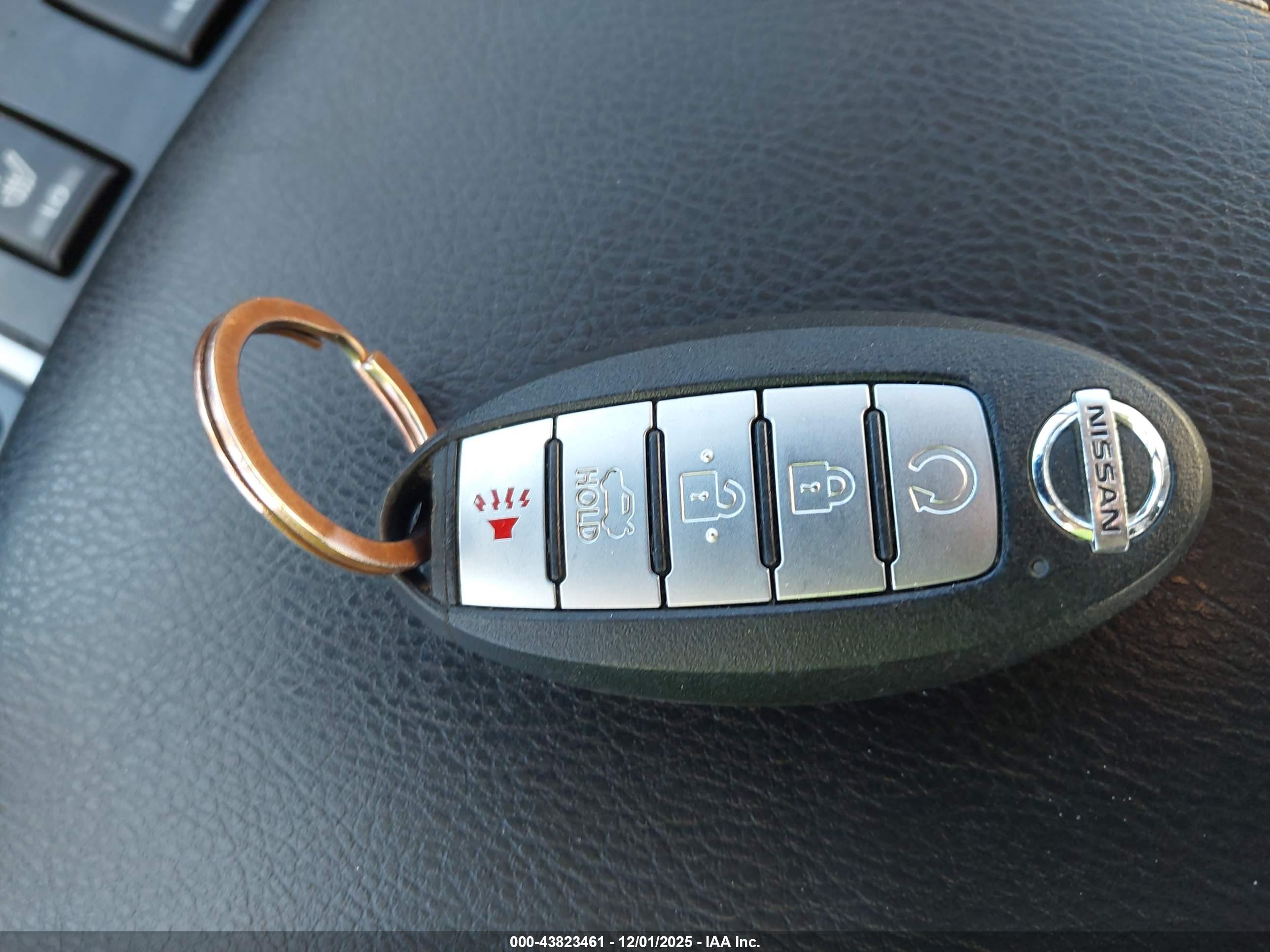 NISSAN MAXIMA image 11