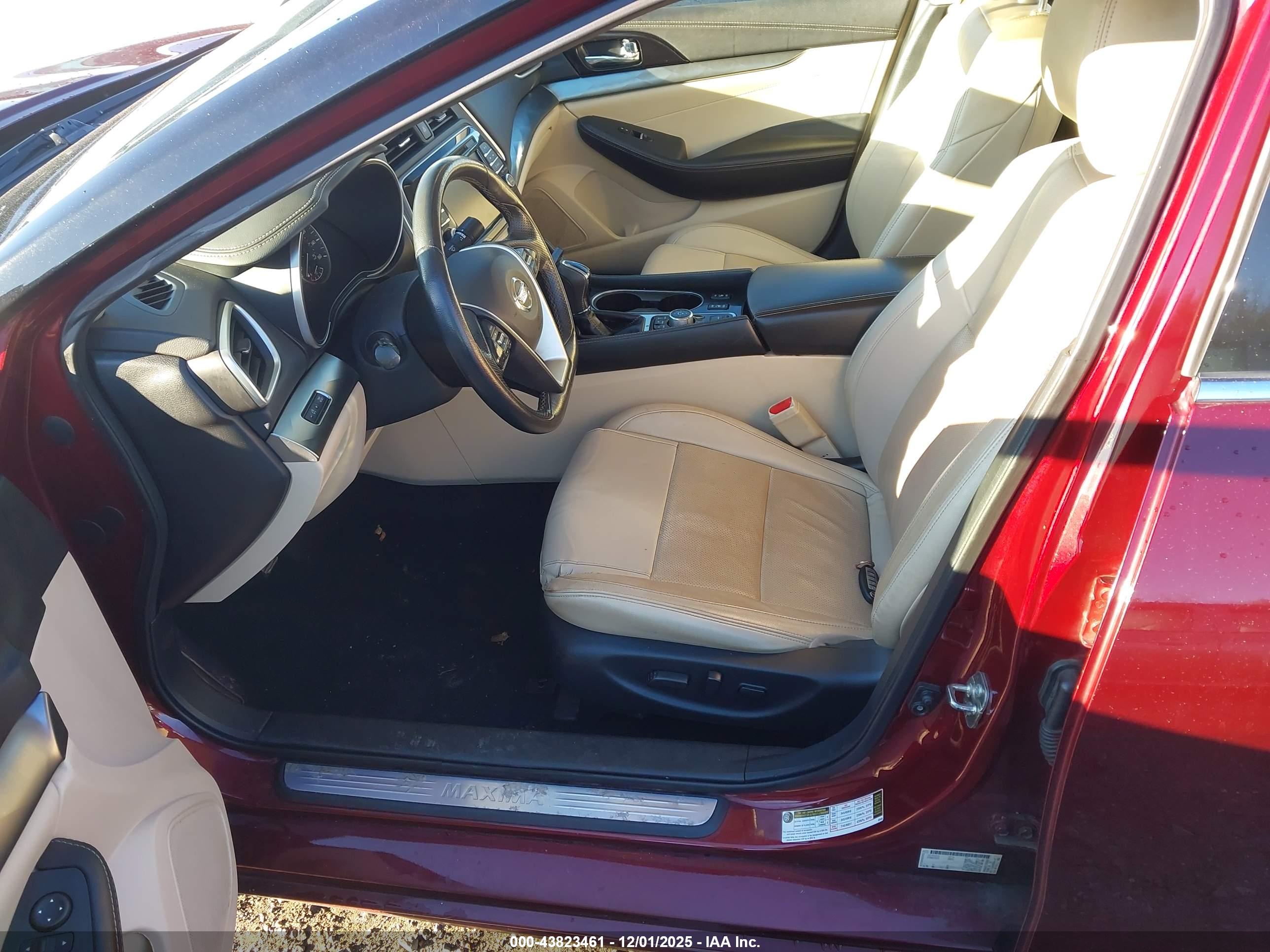 NISSAN MAXIMA image 5