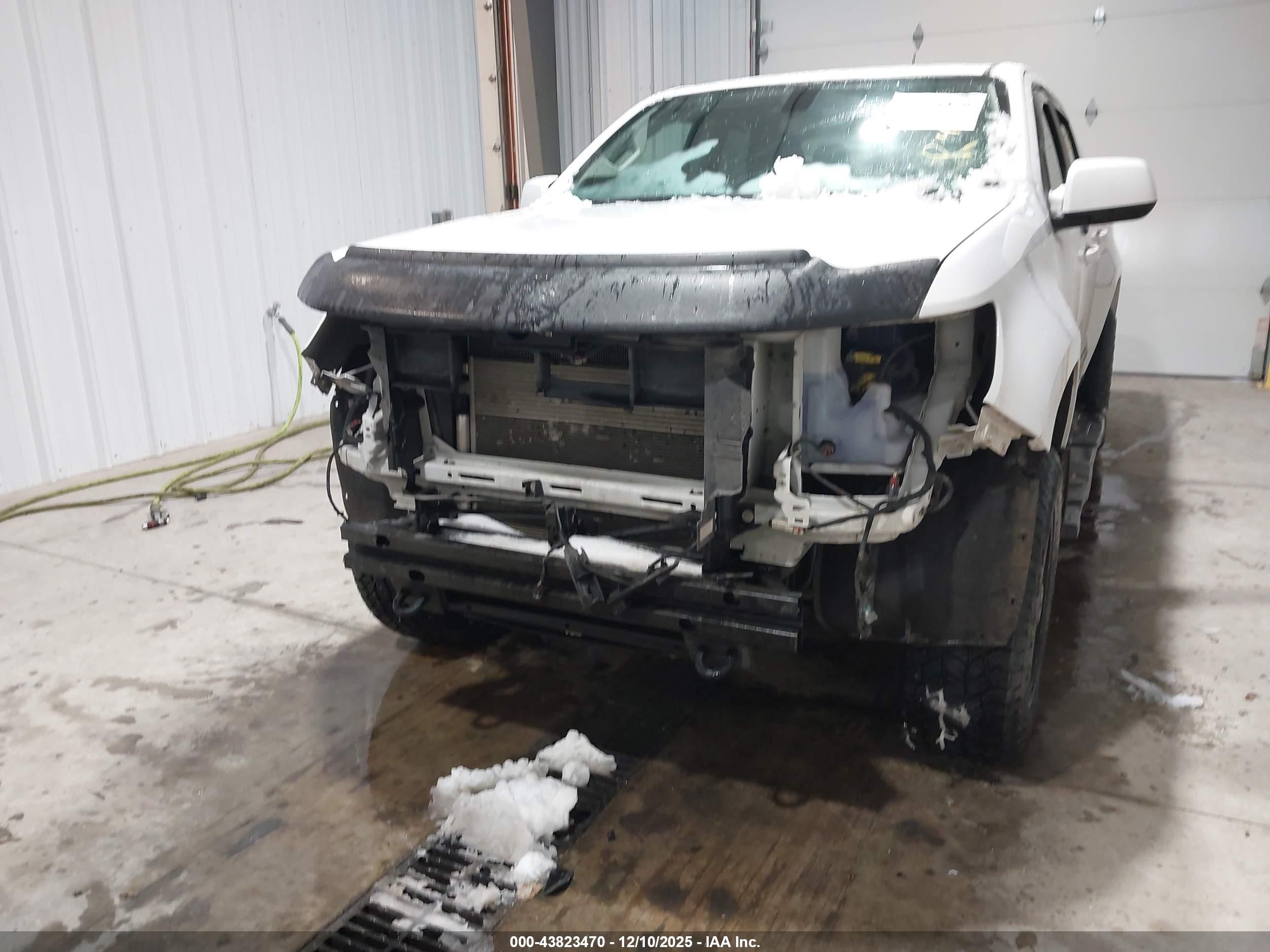 CHEVROLET COLORADO image 6