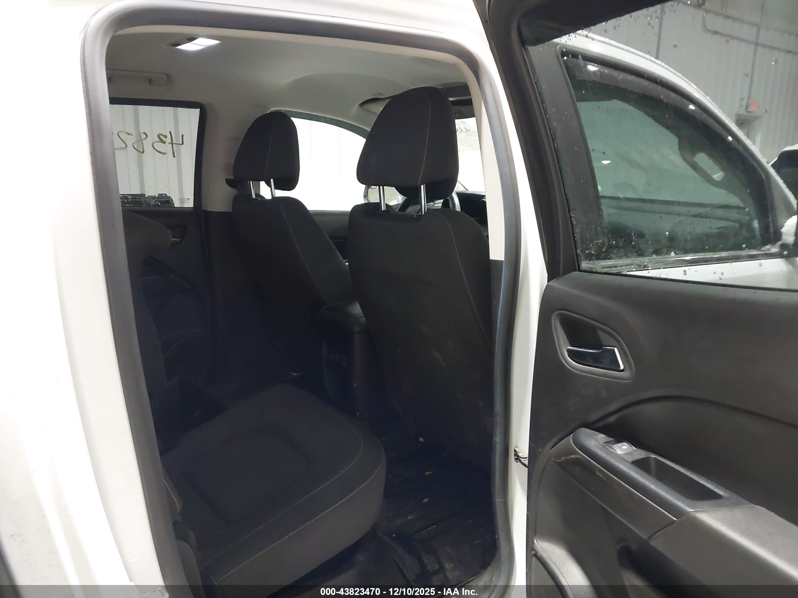 CHEVROLET COLORADO image 8