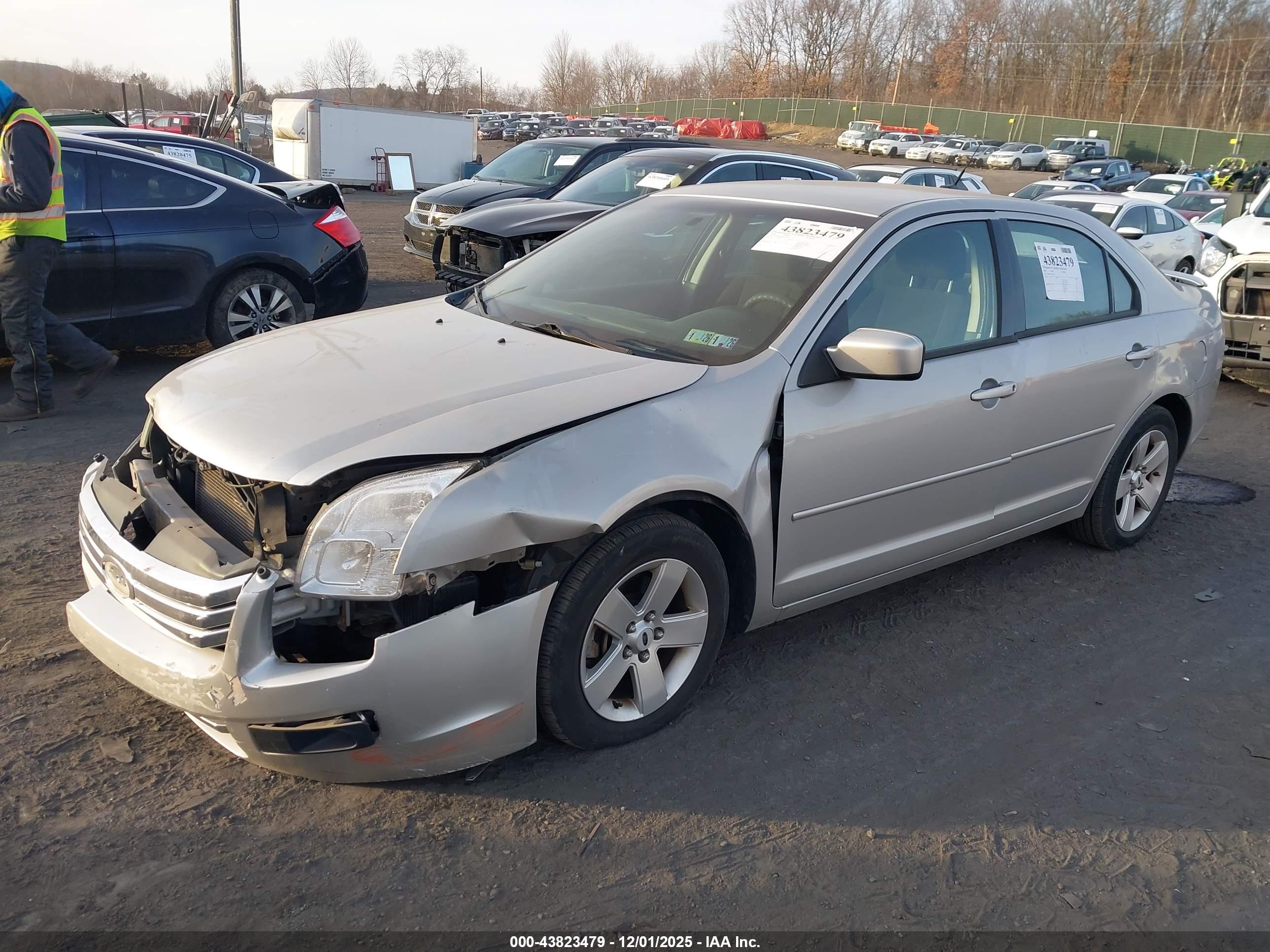 FORD FUSION image 2
