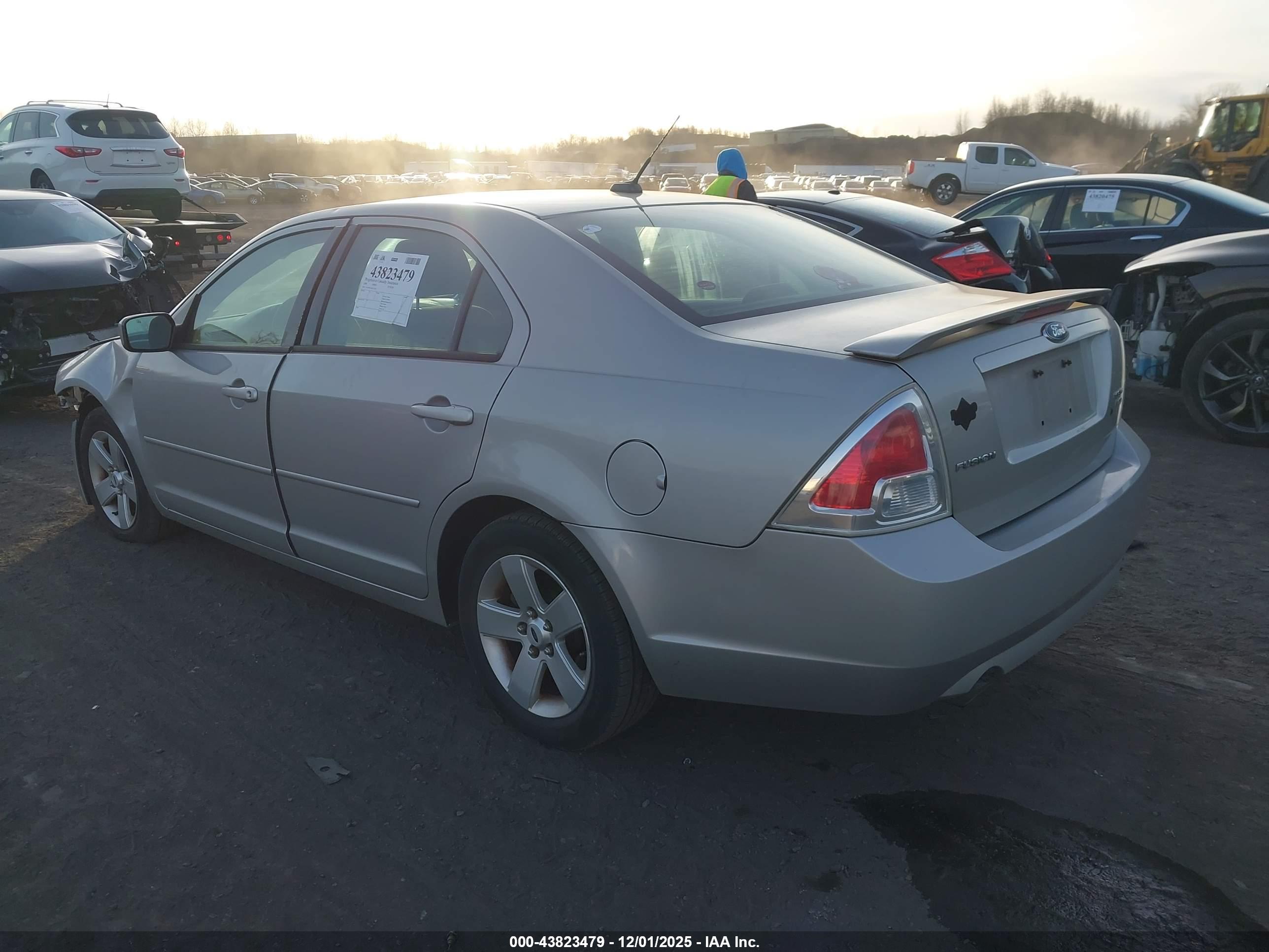 FORD FUSION image 3