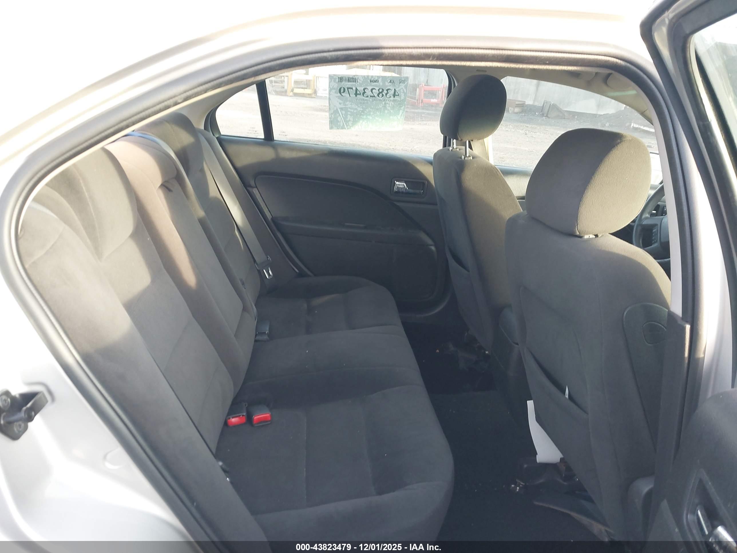 FORD FUSION image 8