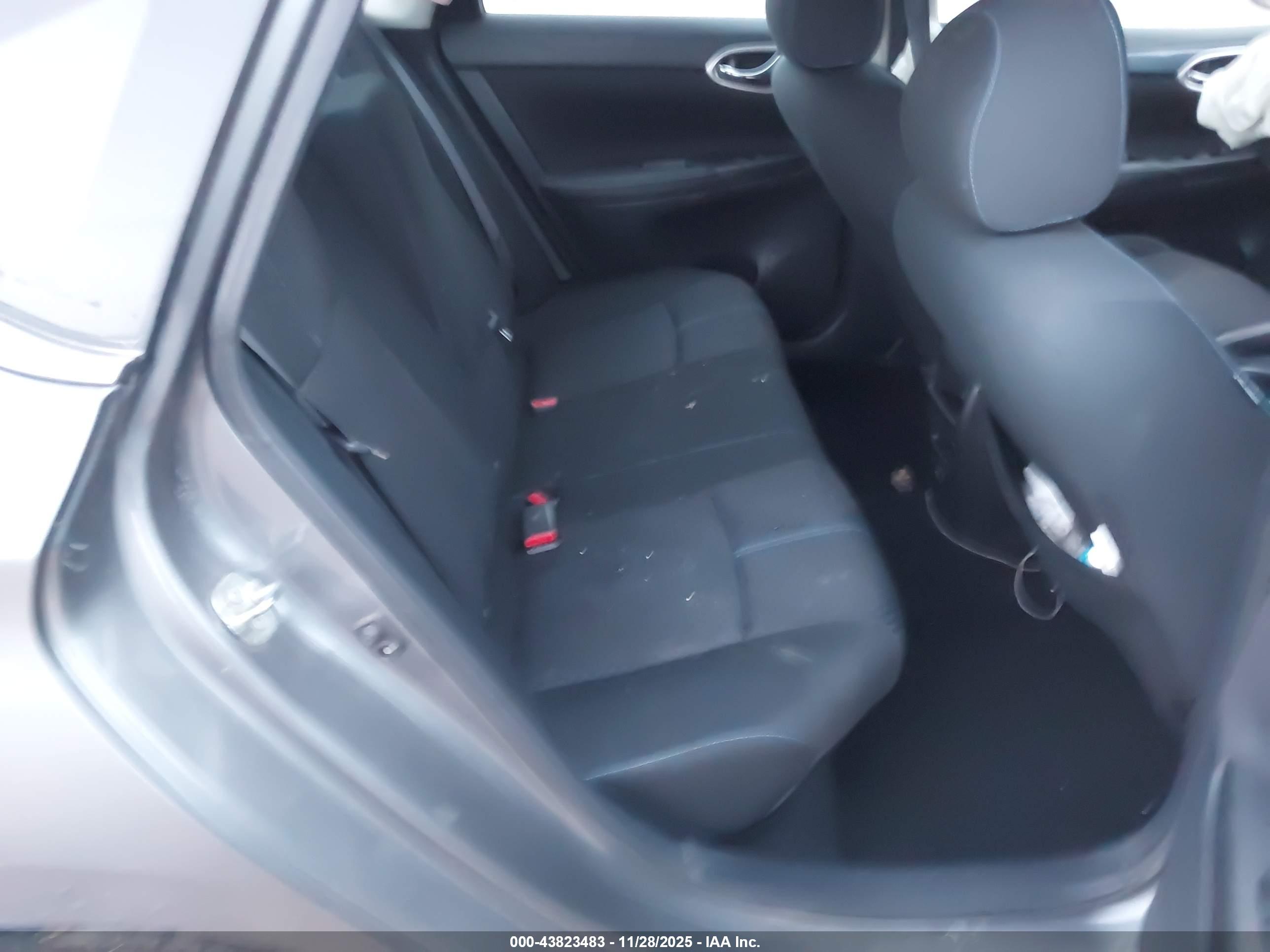 NISSAN SENTRA image 8