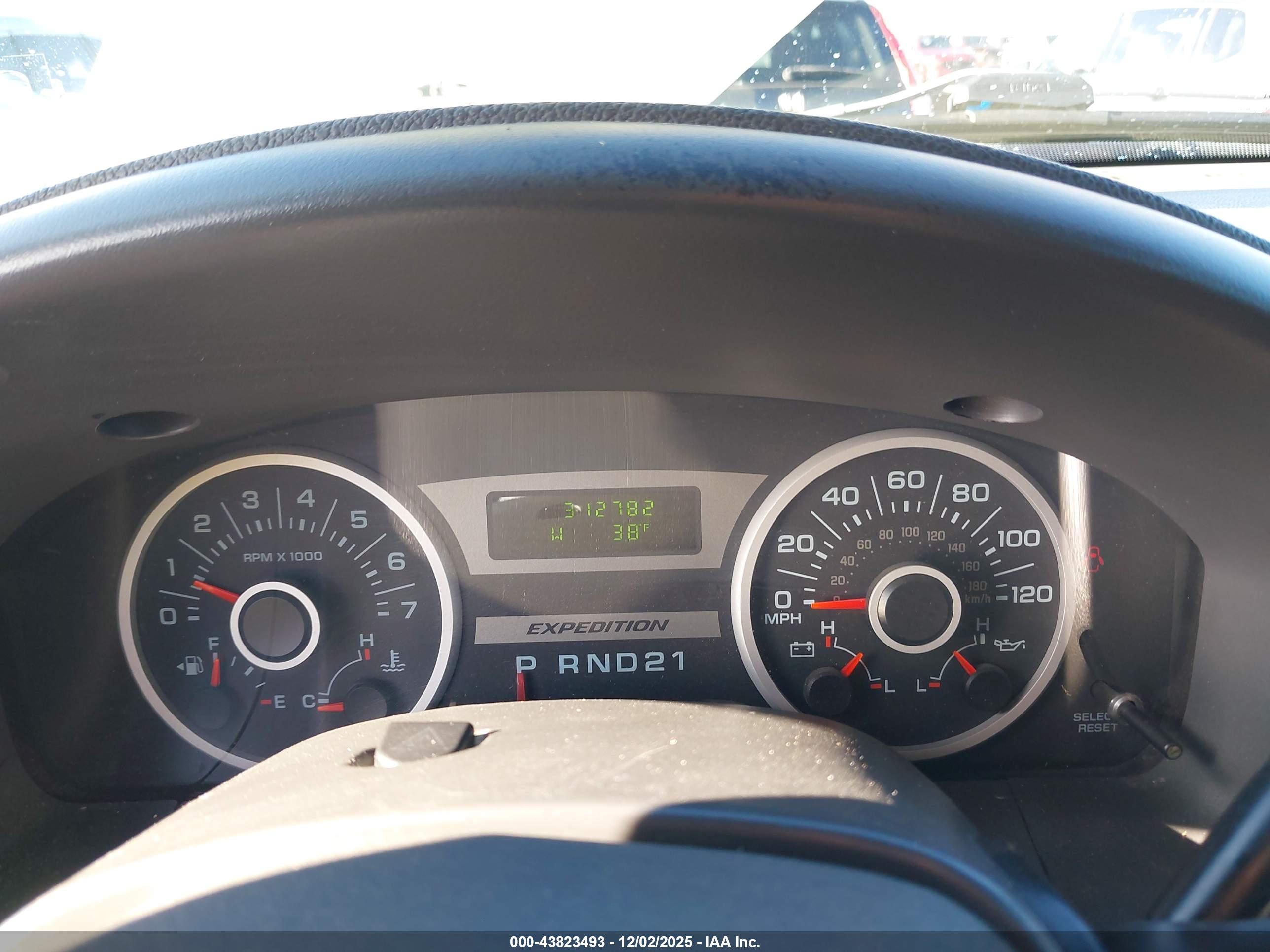 FORD EXPEDITION image 7