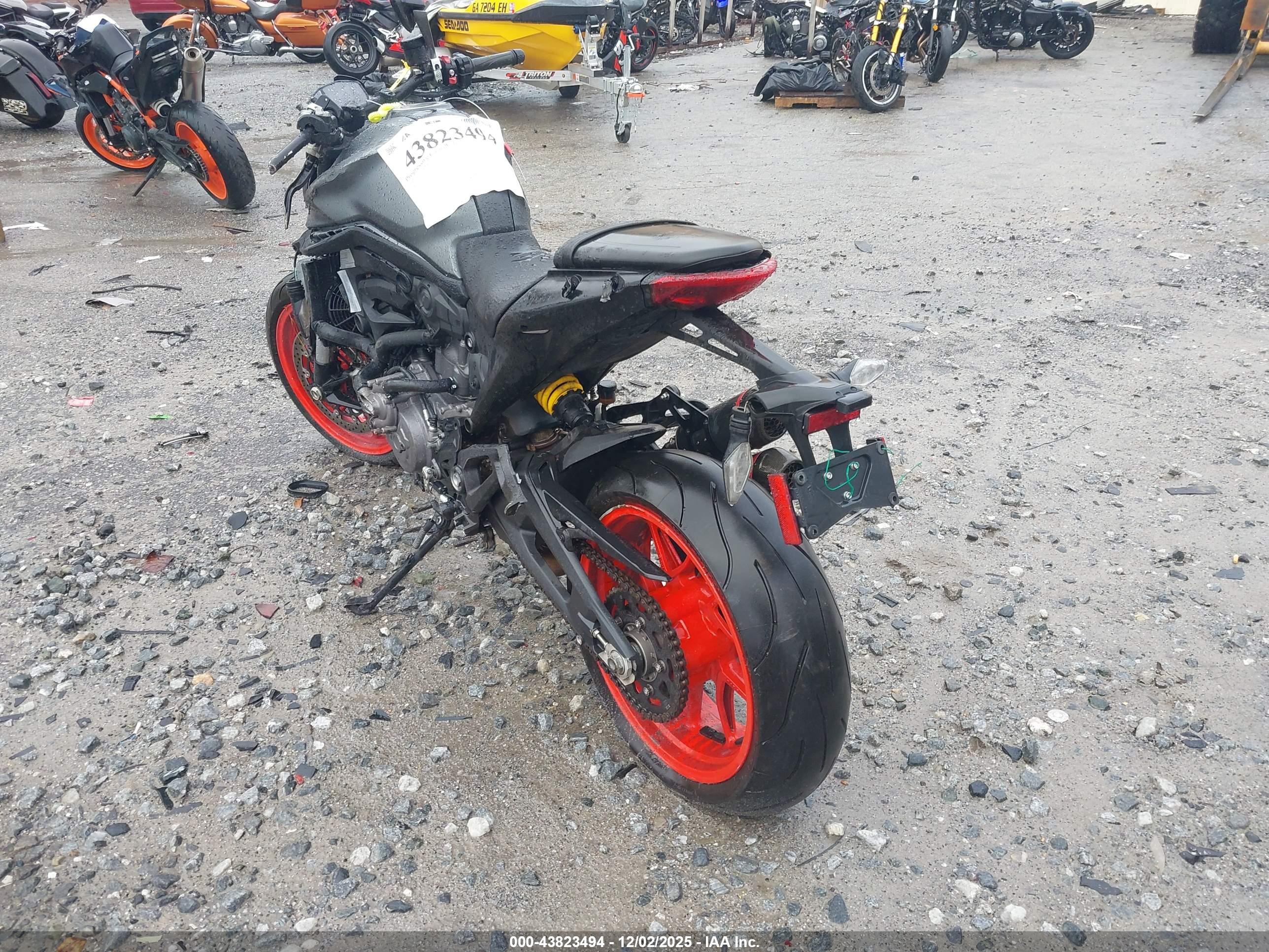 DUCATI MONSTER image 3