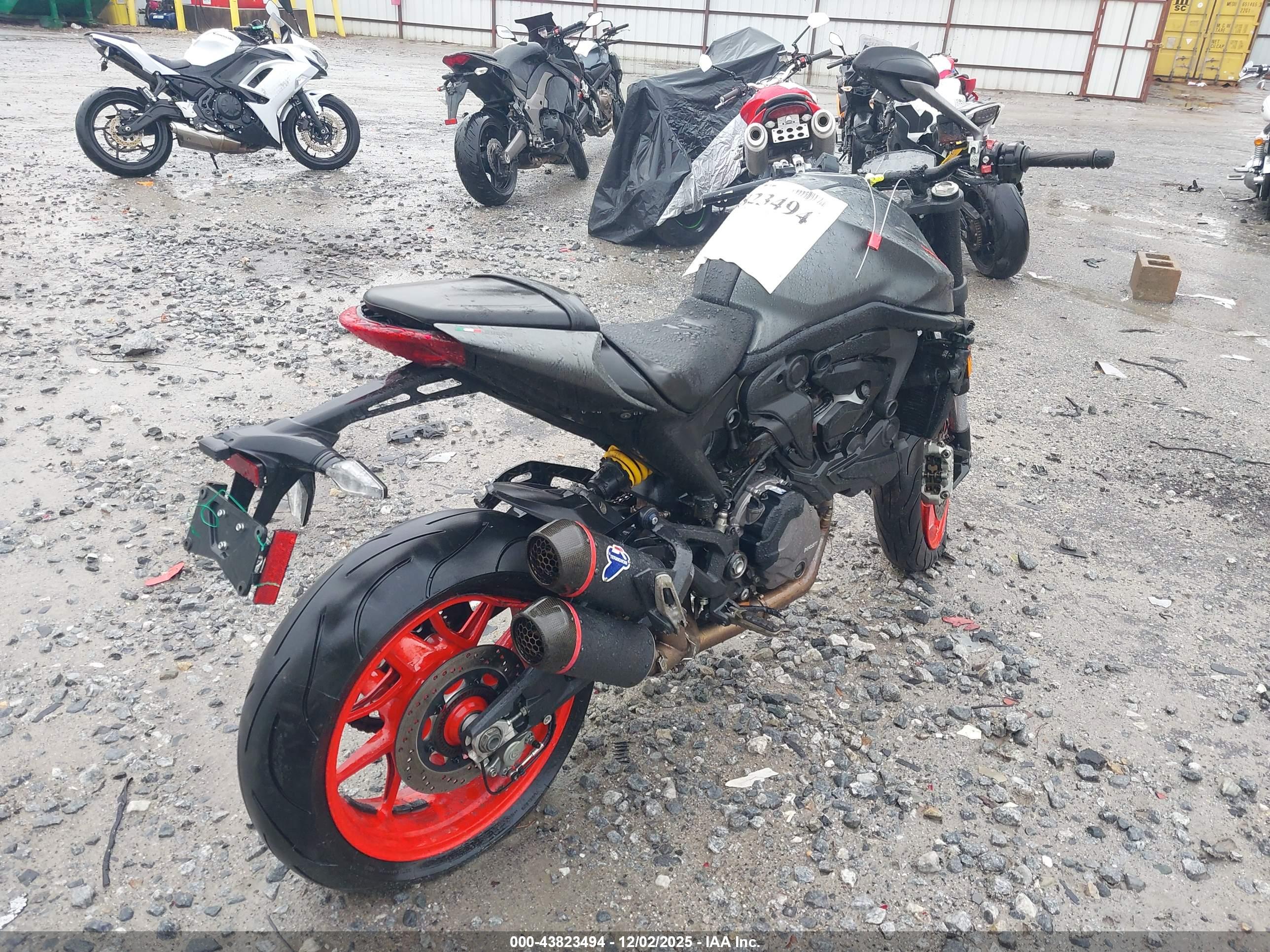 DUCATI MONSTER image 4
