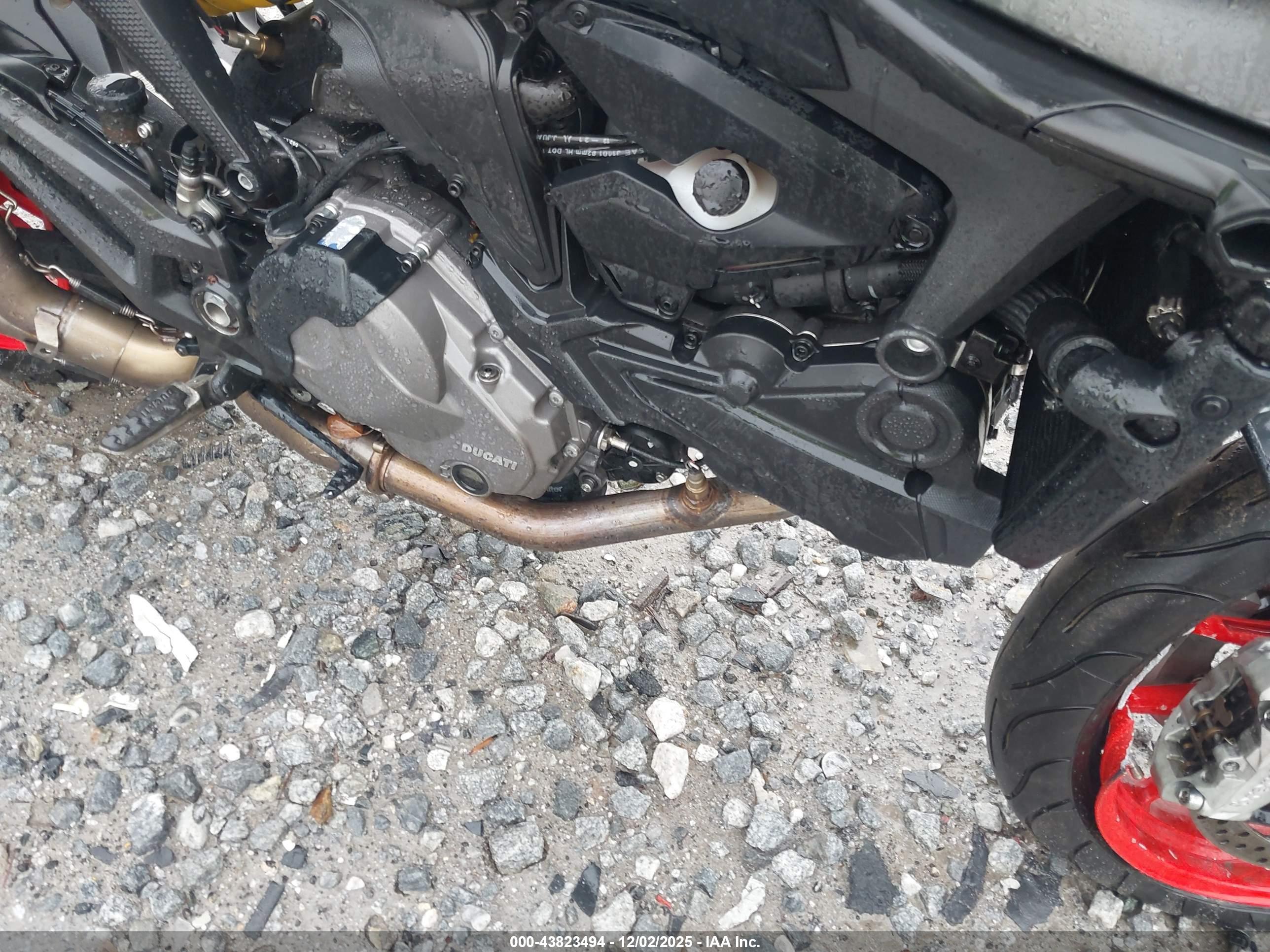 DUCATI MONSTER image 8