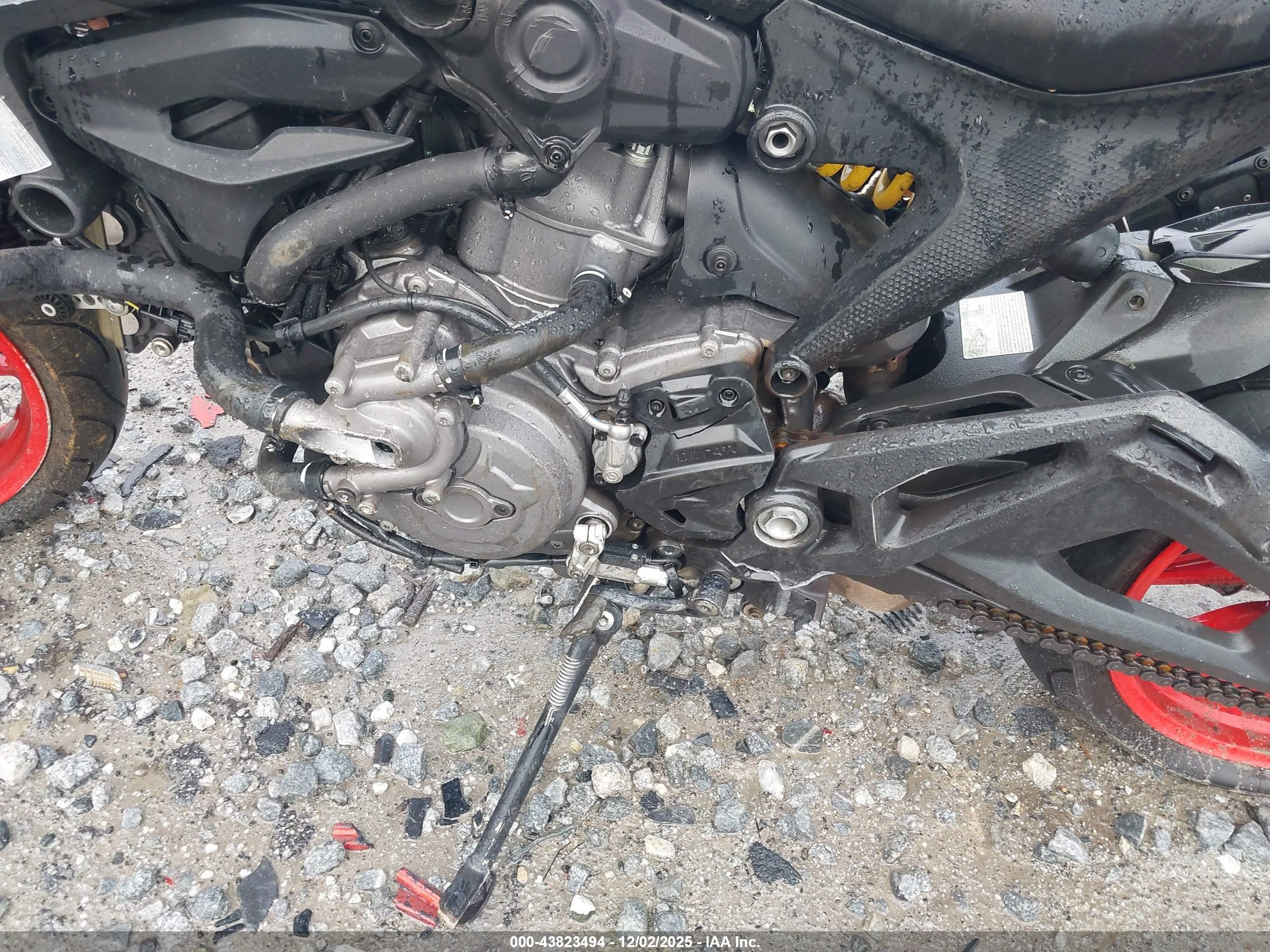 DUCATI MONSTER image 9