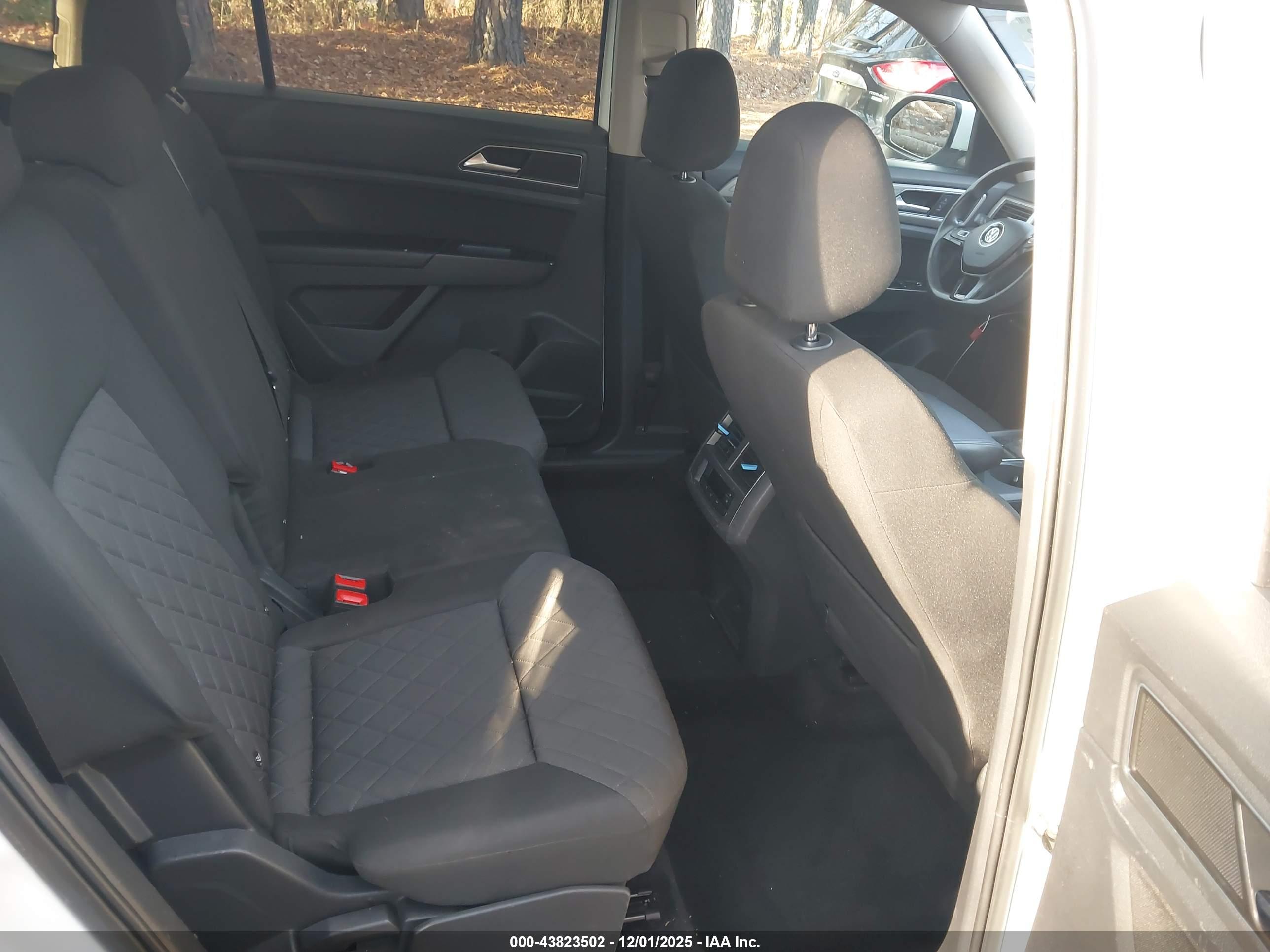 VOLKSWAGEN ATLAS image 8