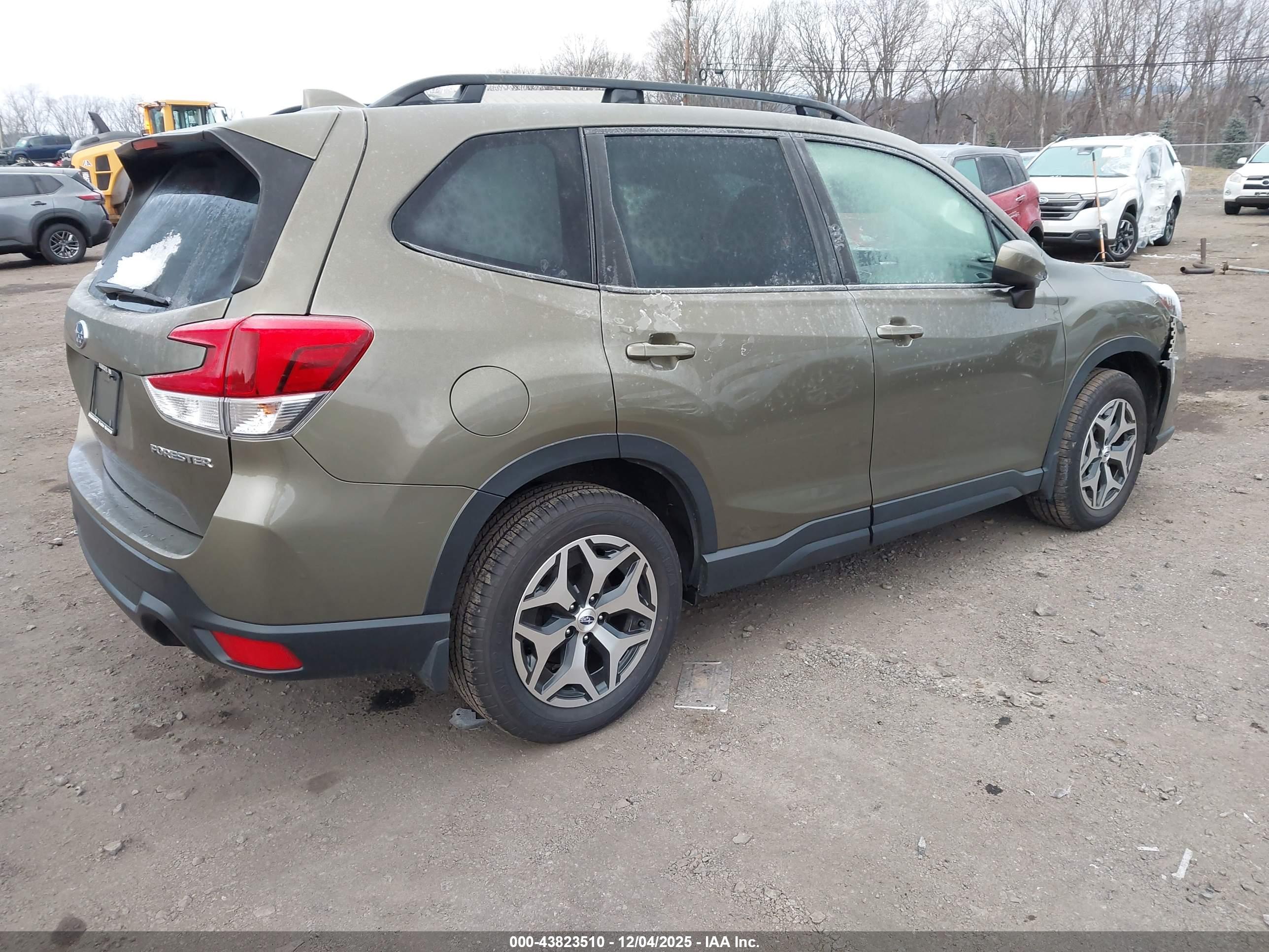 SUBARU FORESTER image 4