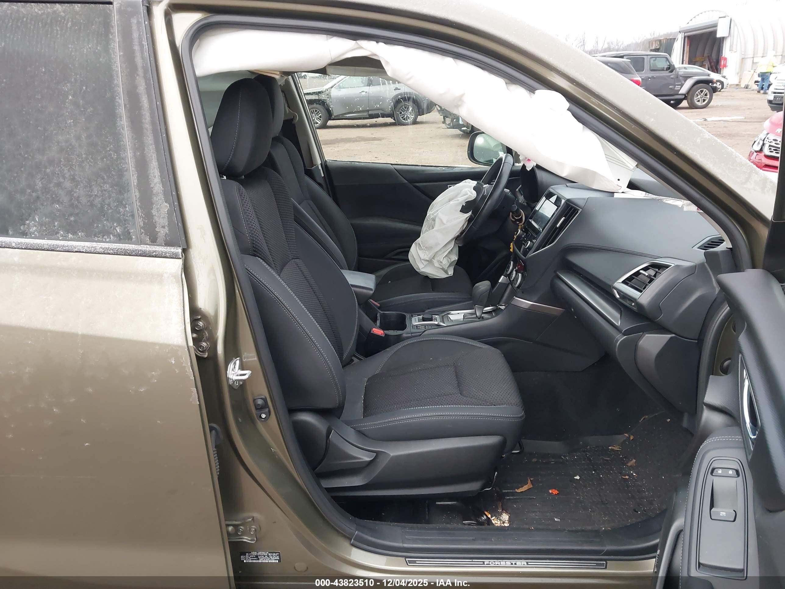 SUBARU FORESTER image 5