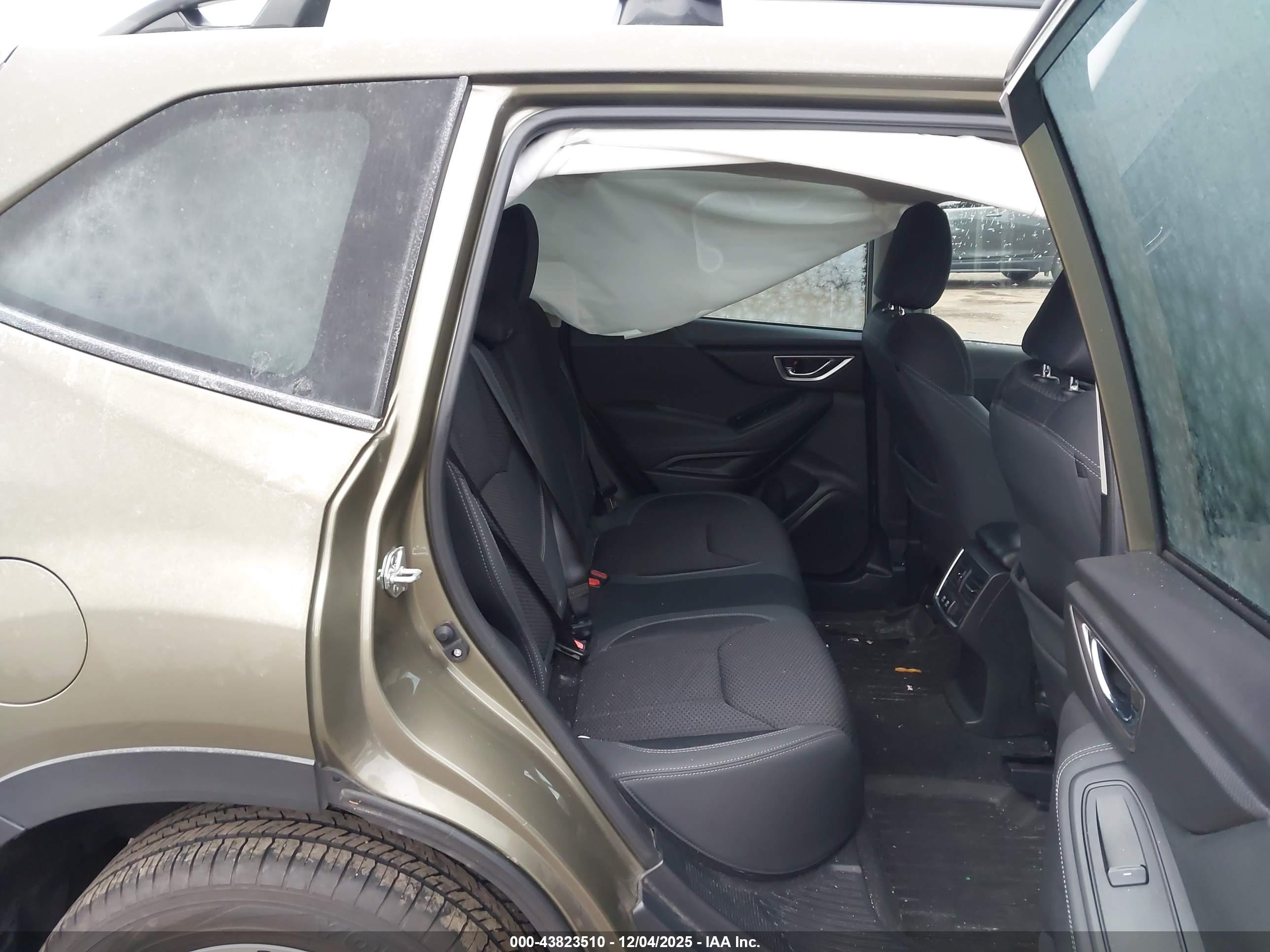 SUBARU FORESTER image 8