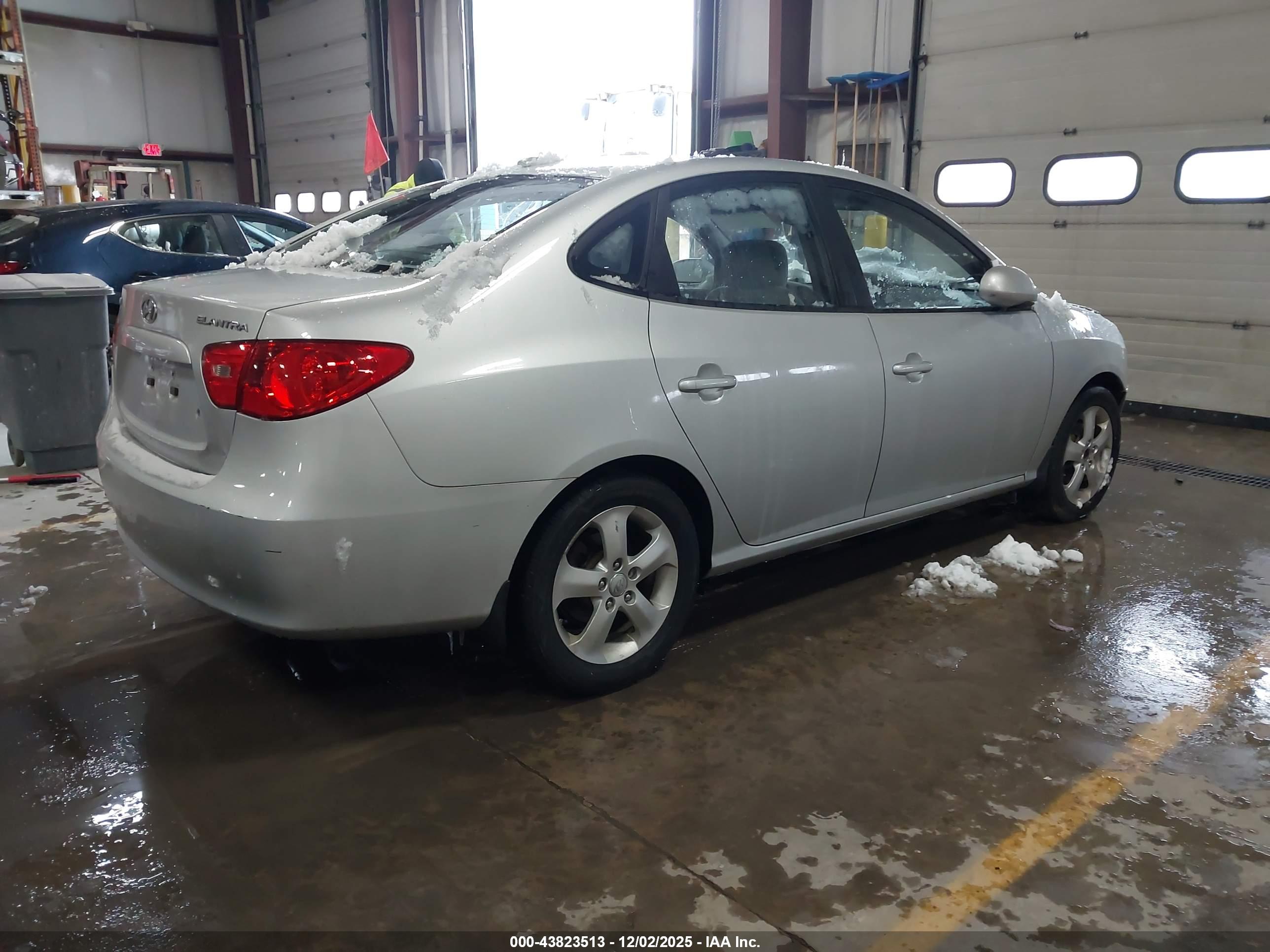 HYUNDAI ELANTRA image 4