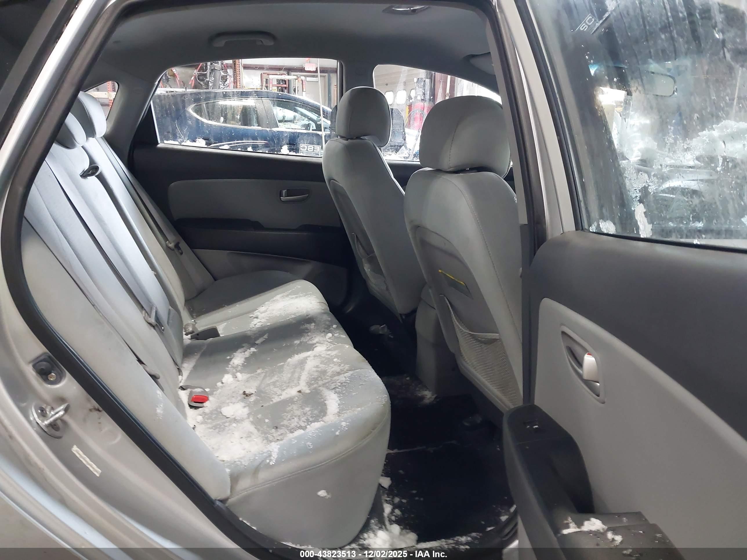 HYUNDAI ELANTRA image 8