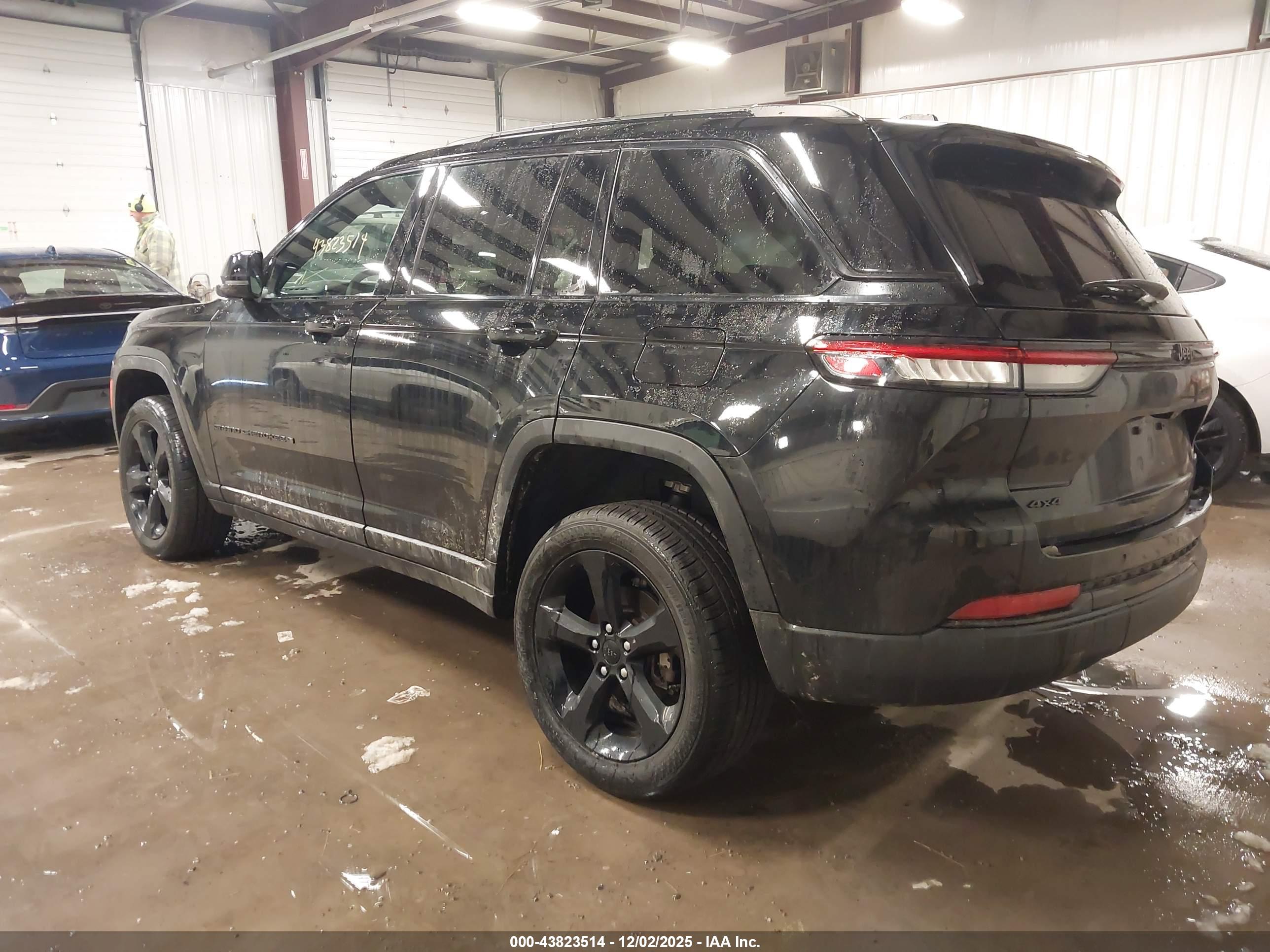 JEEP GRAND image 3