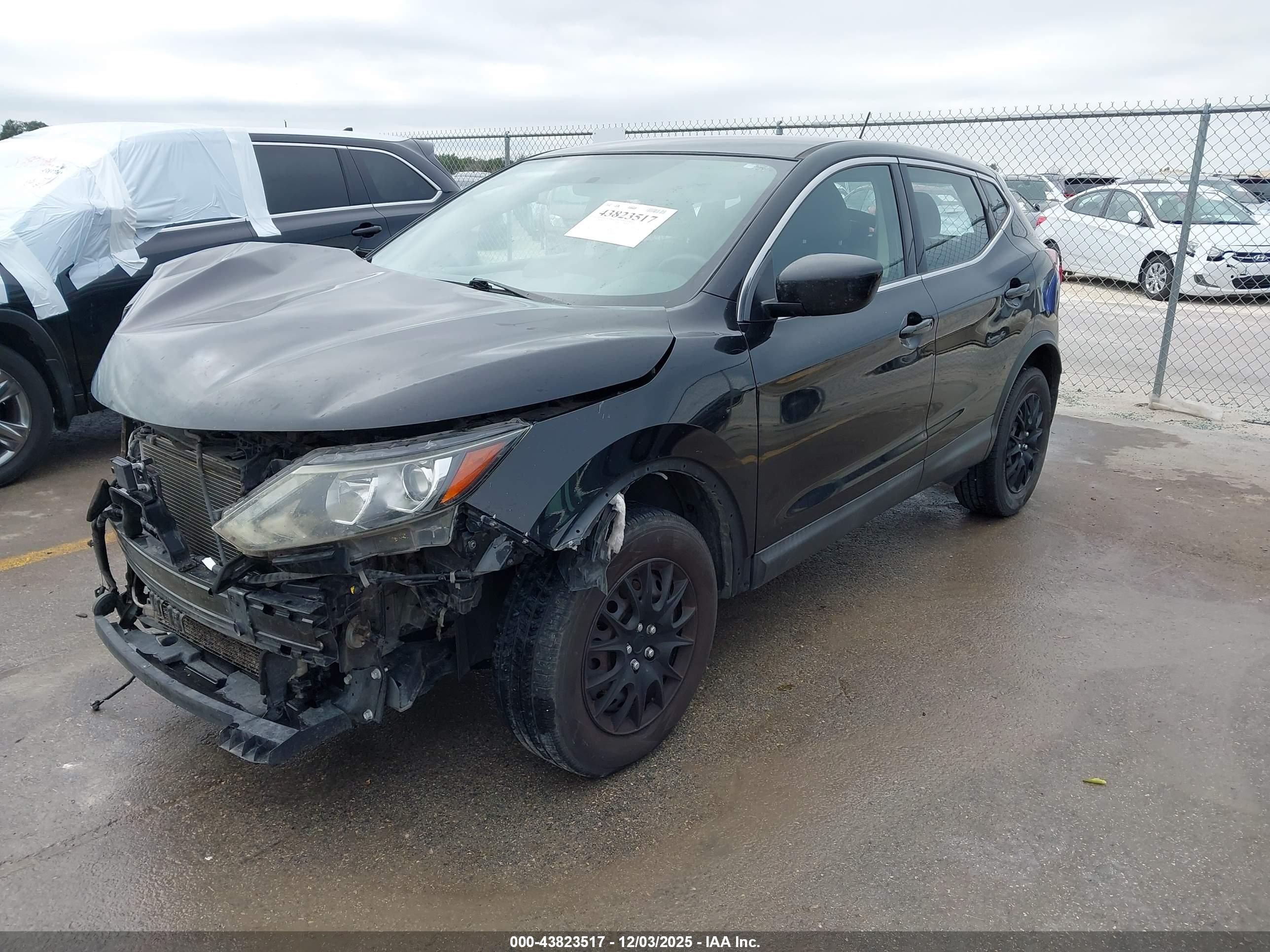 NISSAN ROGUE image 2