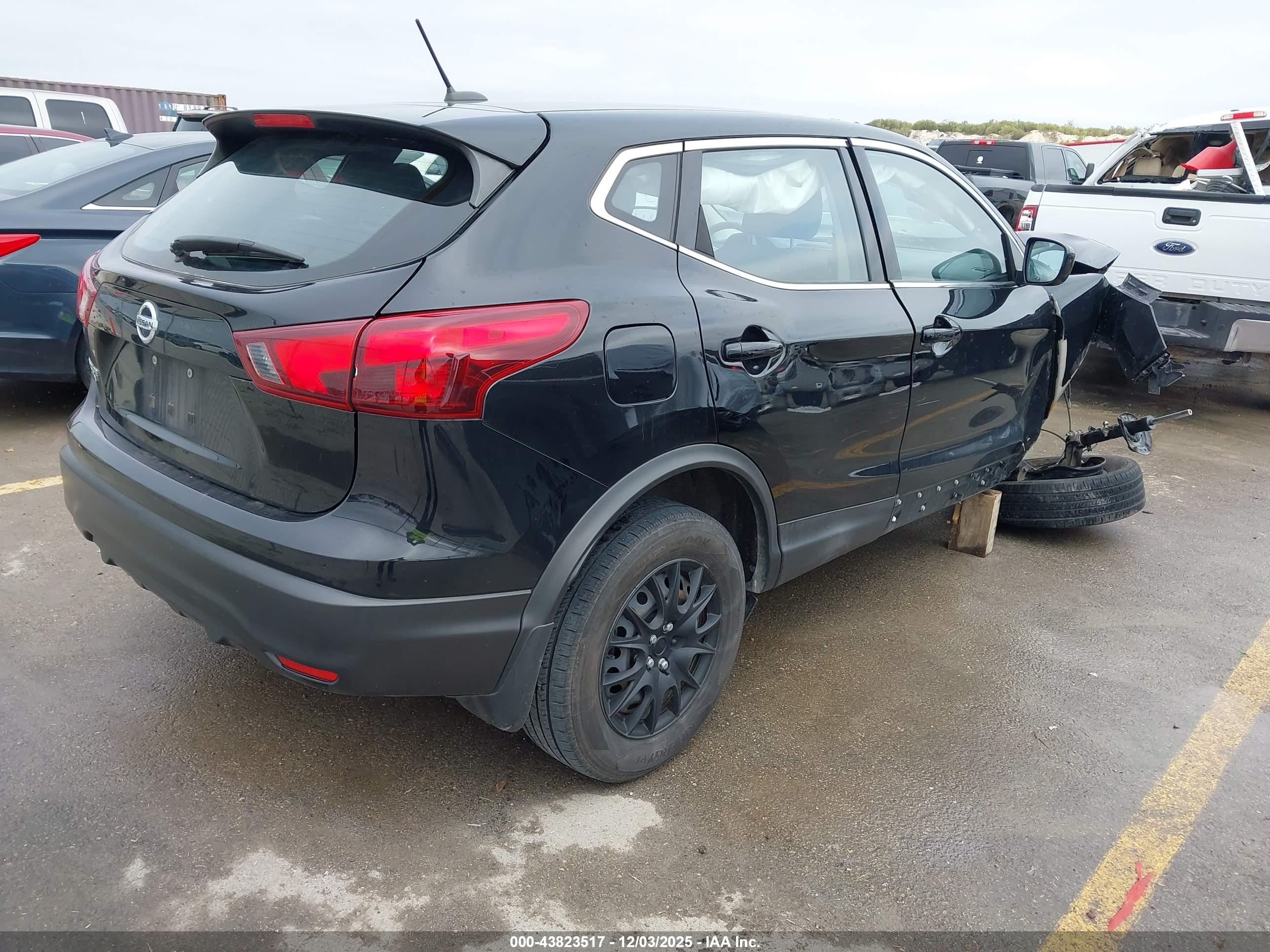 NISSAN ROGUE image 4