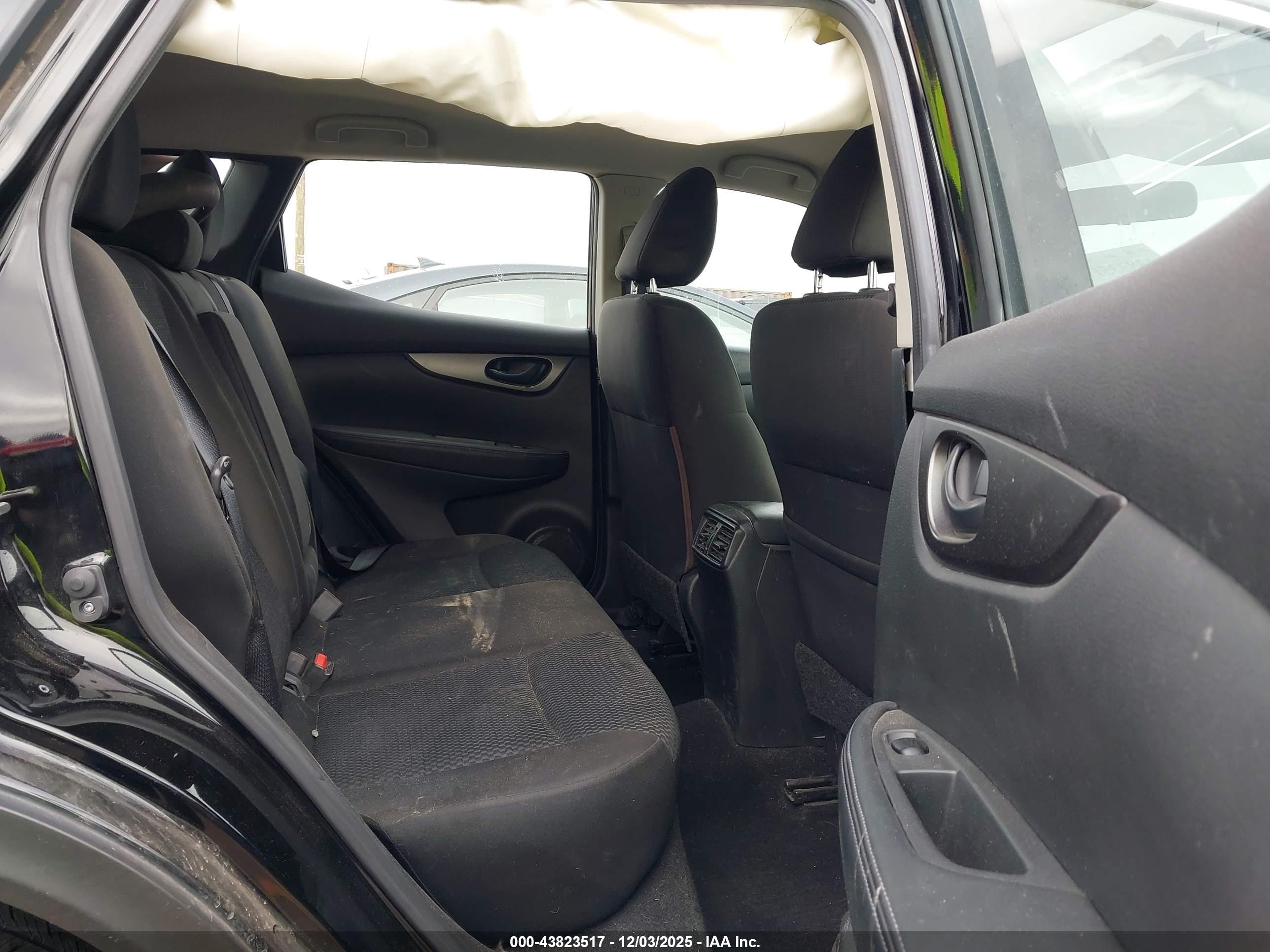 NISSAN ROGUE image 8