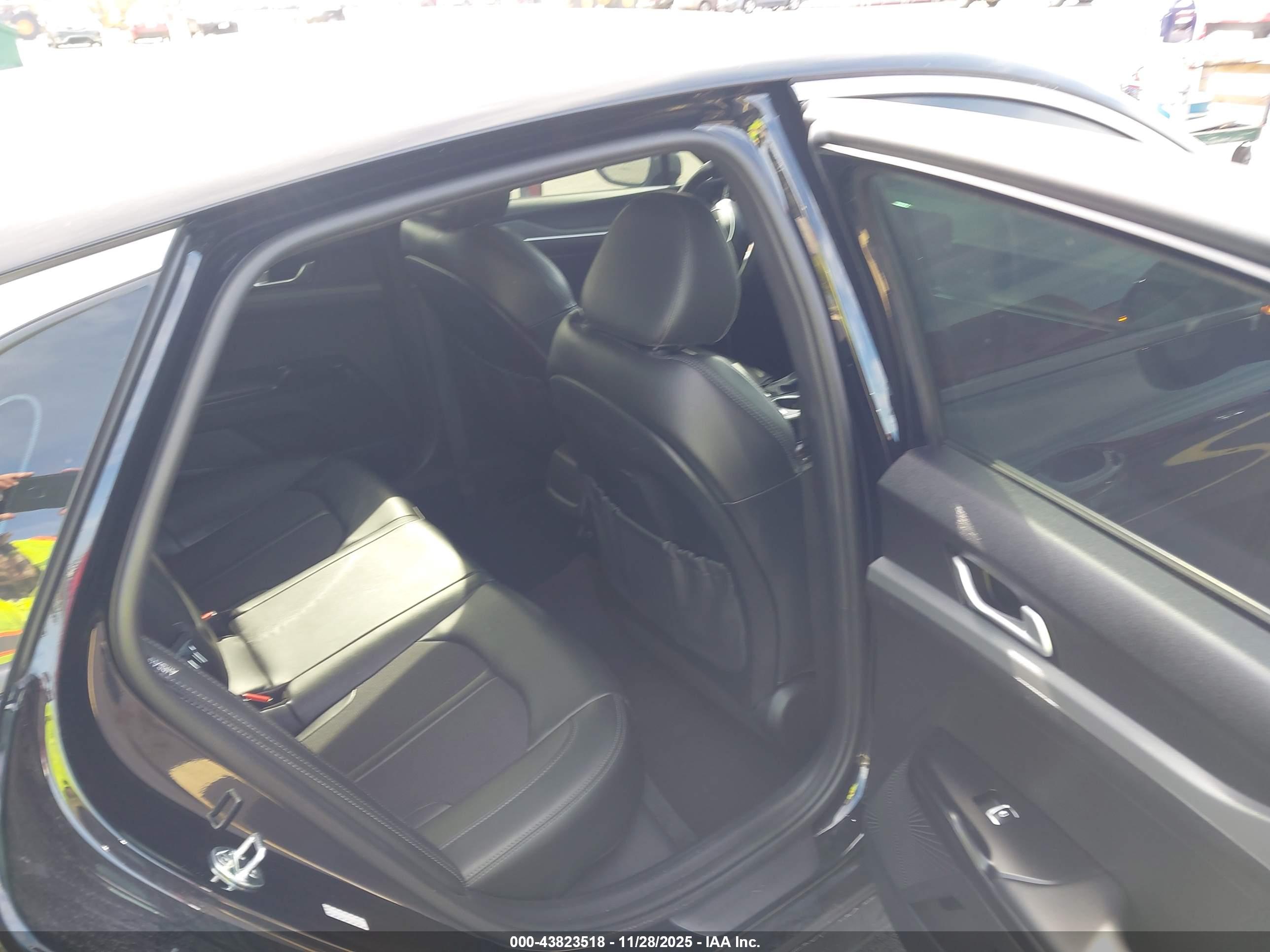 KIA K5 image 8