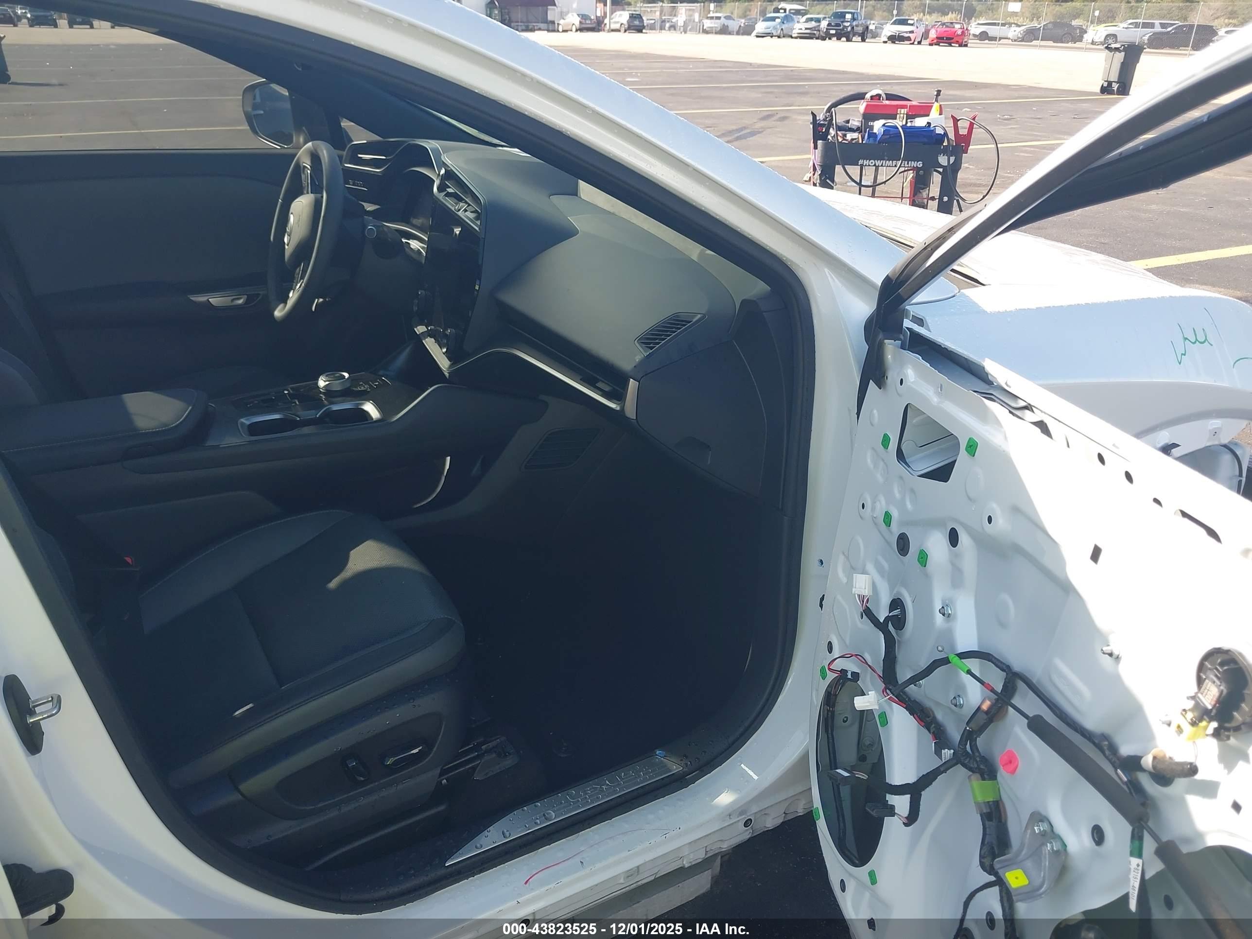 LEXUS RZ image 5