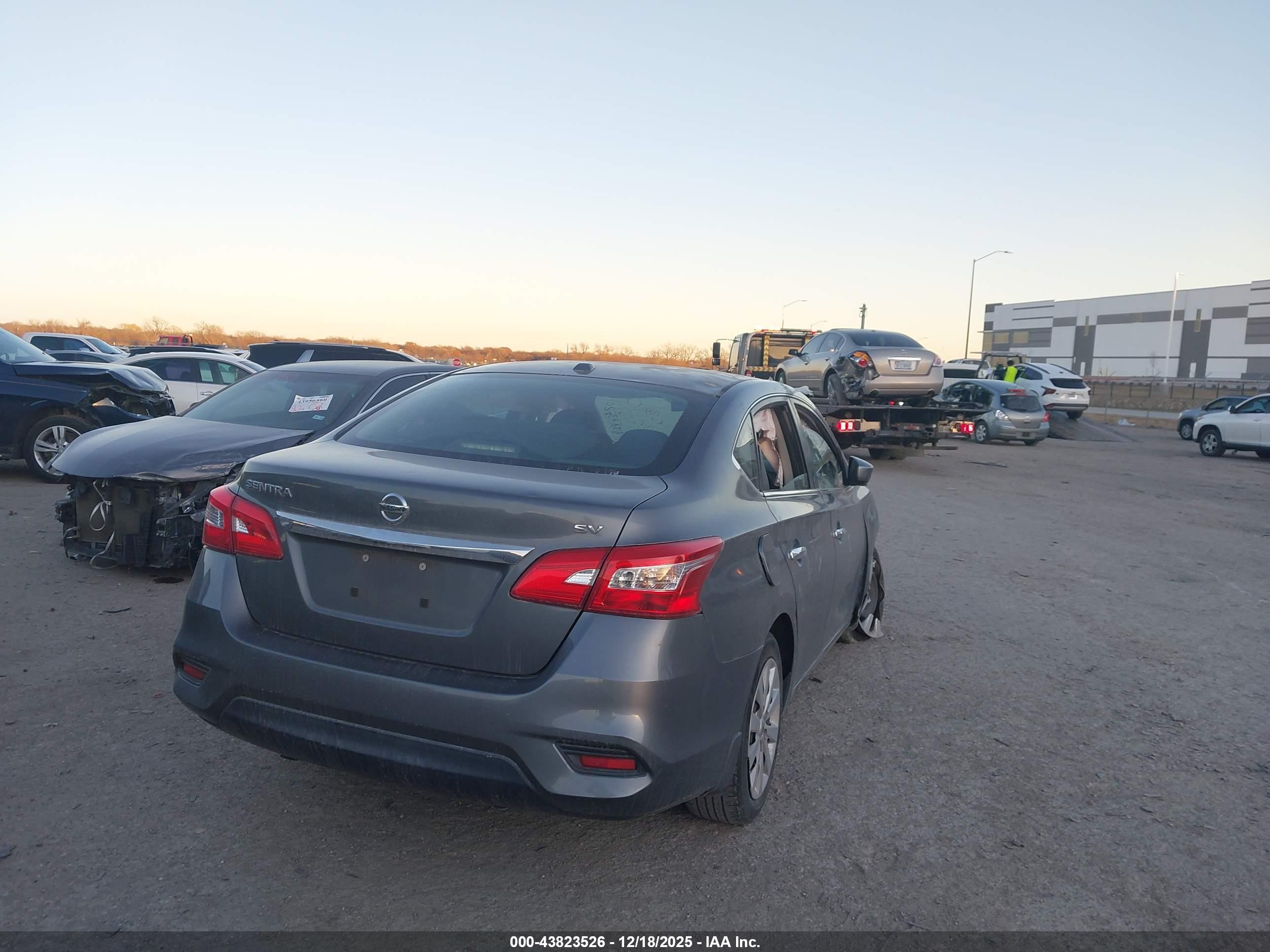 NISSAN SENTRA image 4