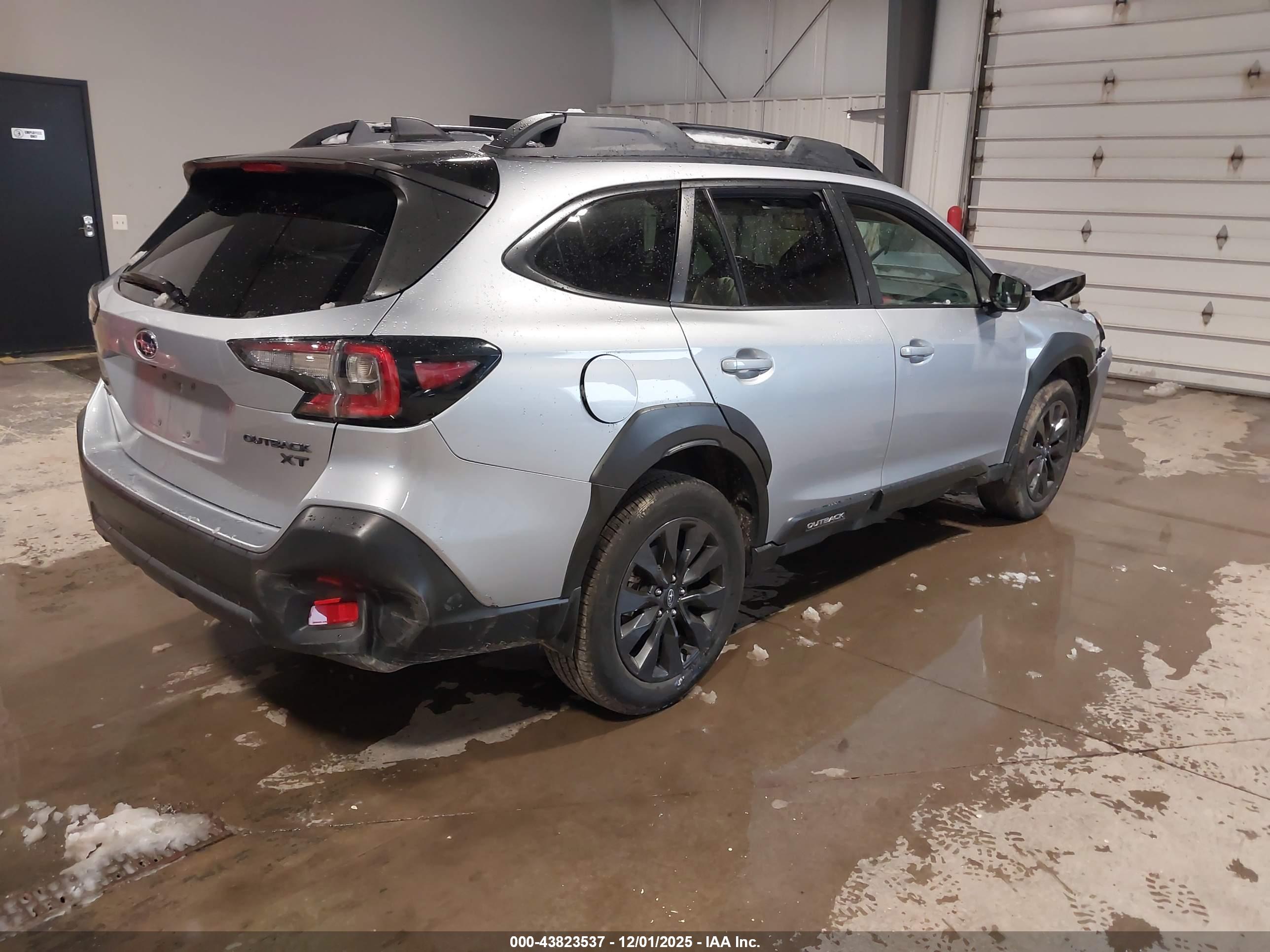 SUBARU OUTBACK image 4