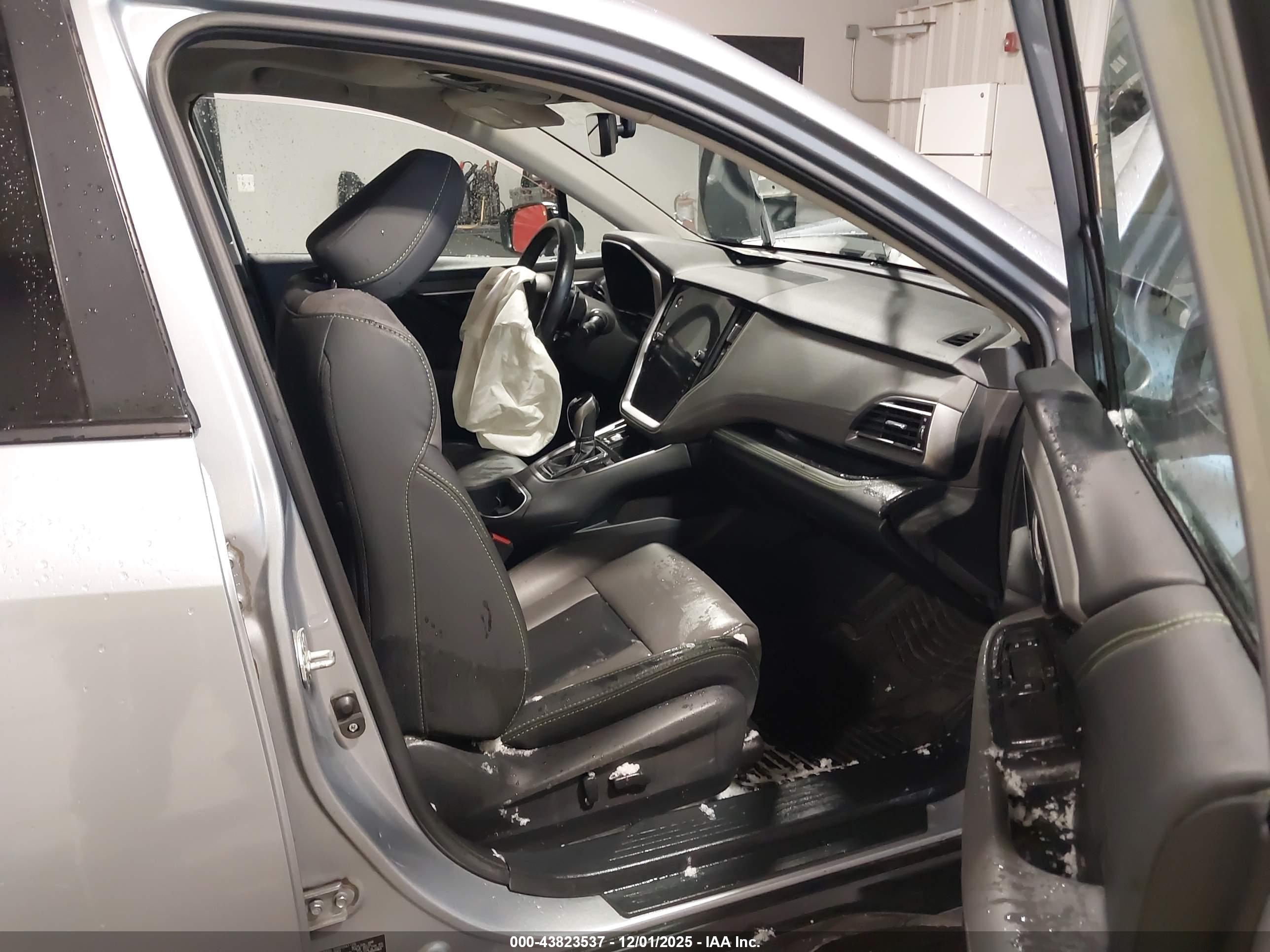 SUBARU OUTBACK image 5