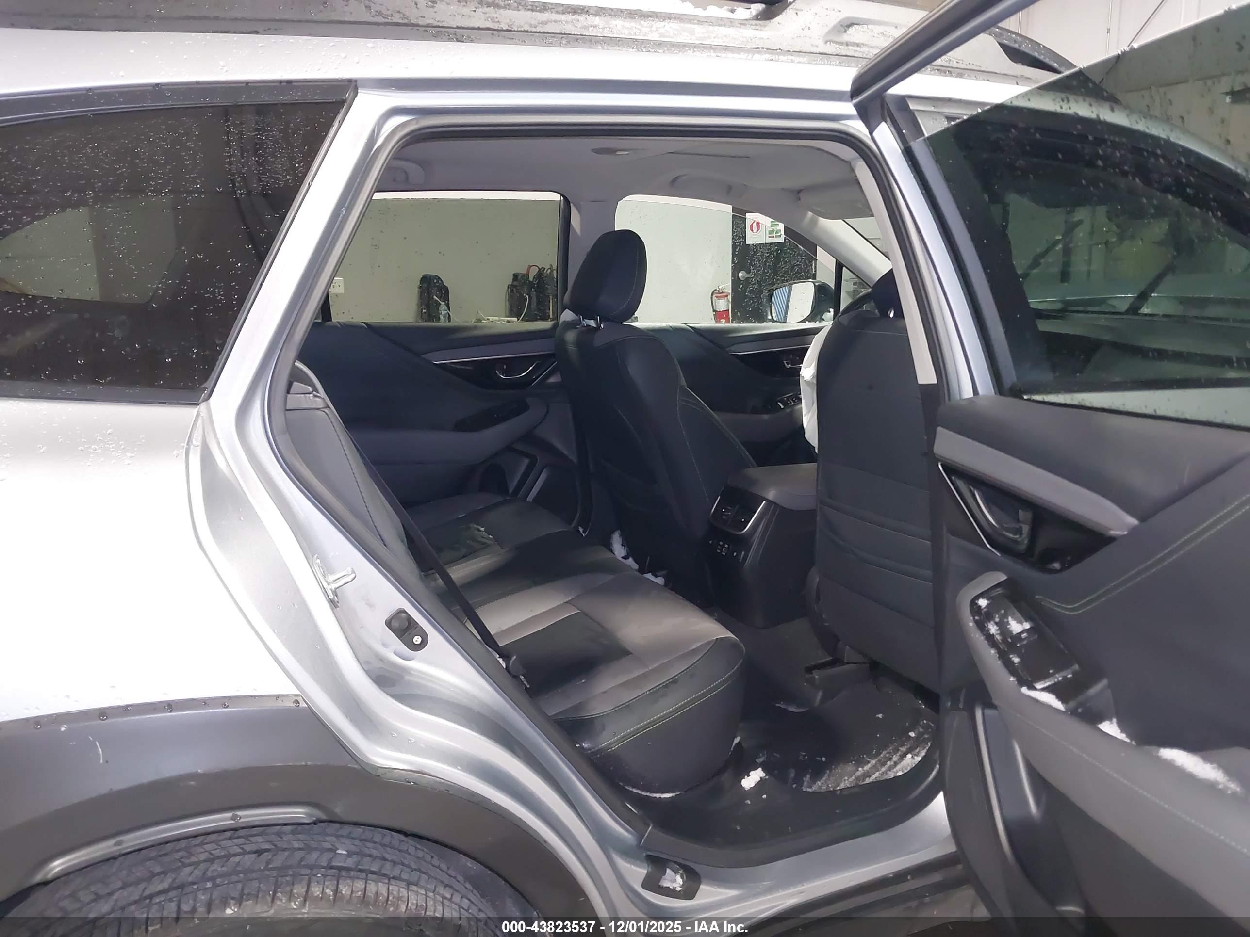 SUBARU OUTBACK image 8