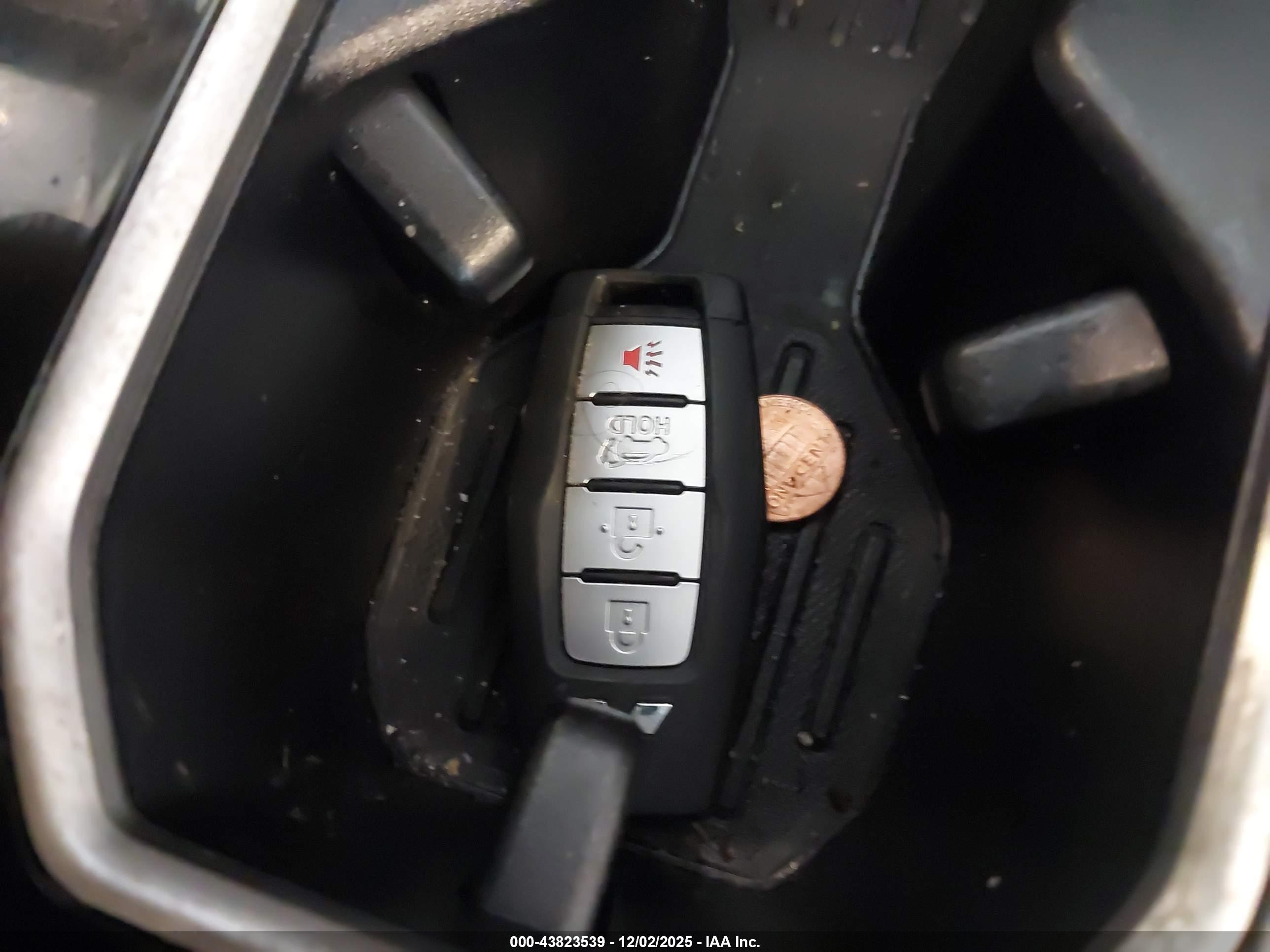 MITSUBISHI OUTLANDER image 11