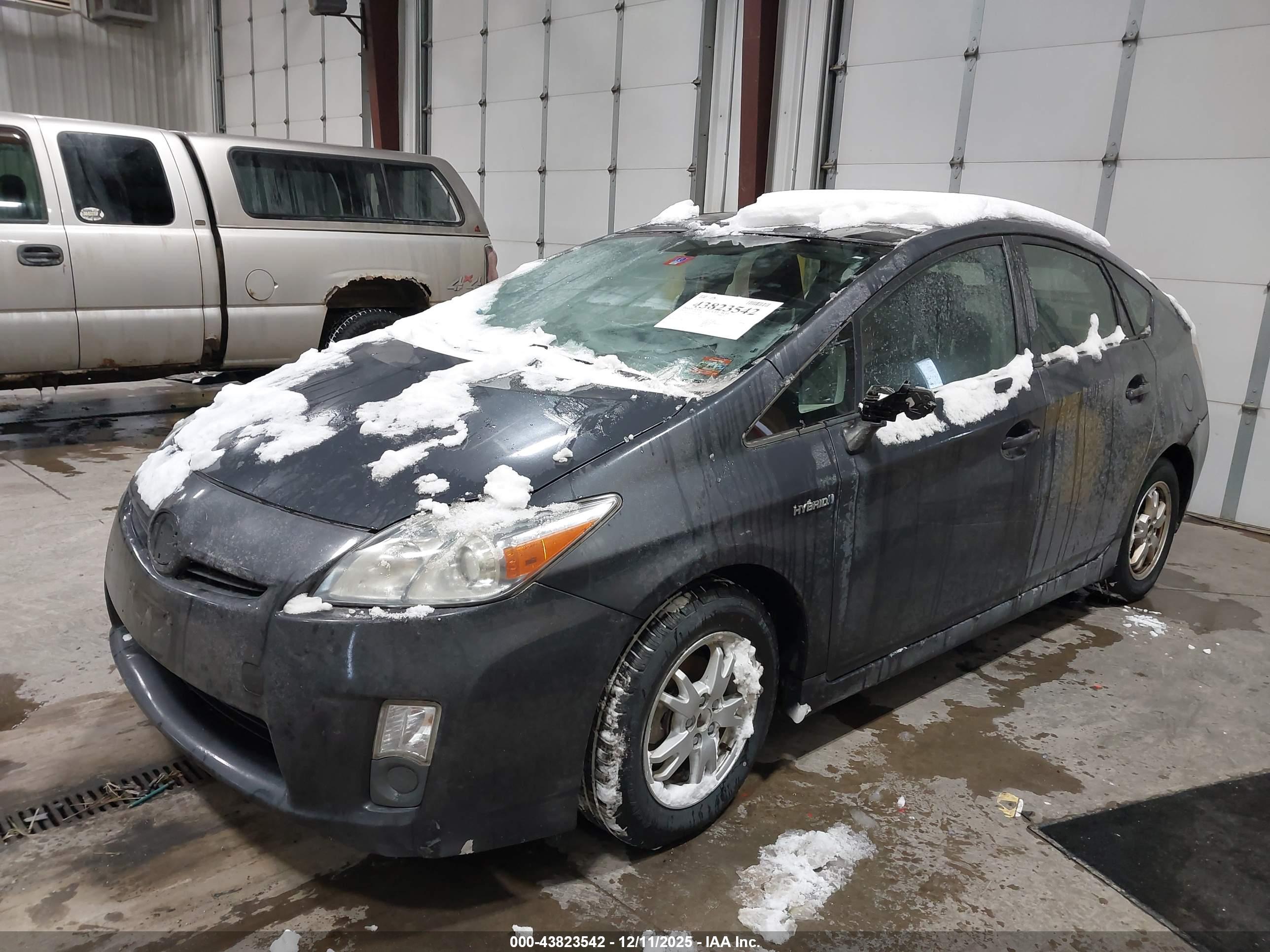 TOYOTA PRIUS image 2
