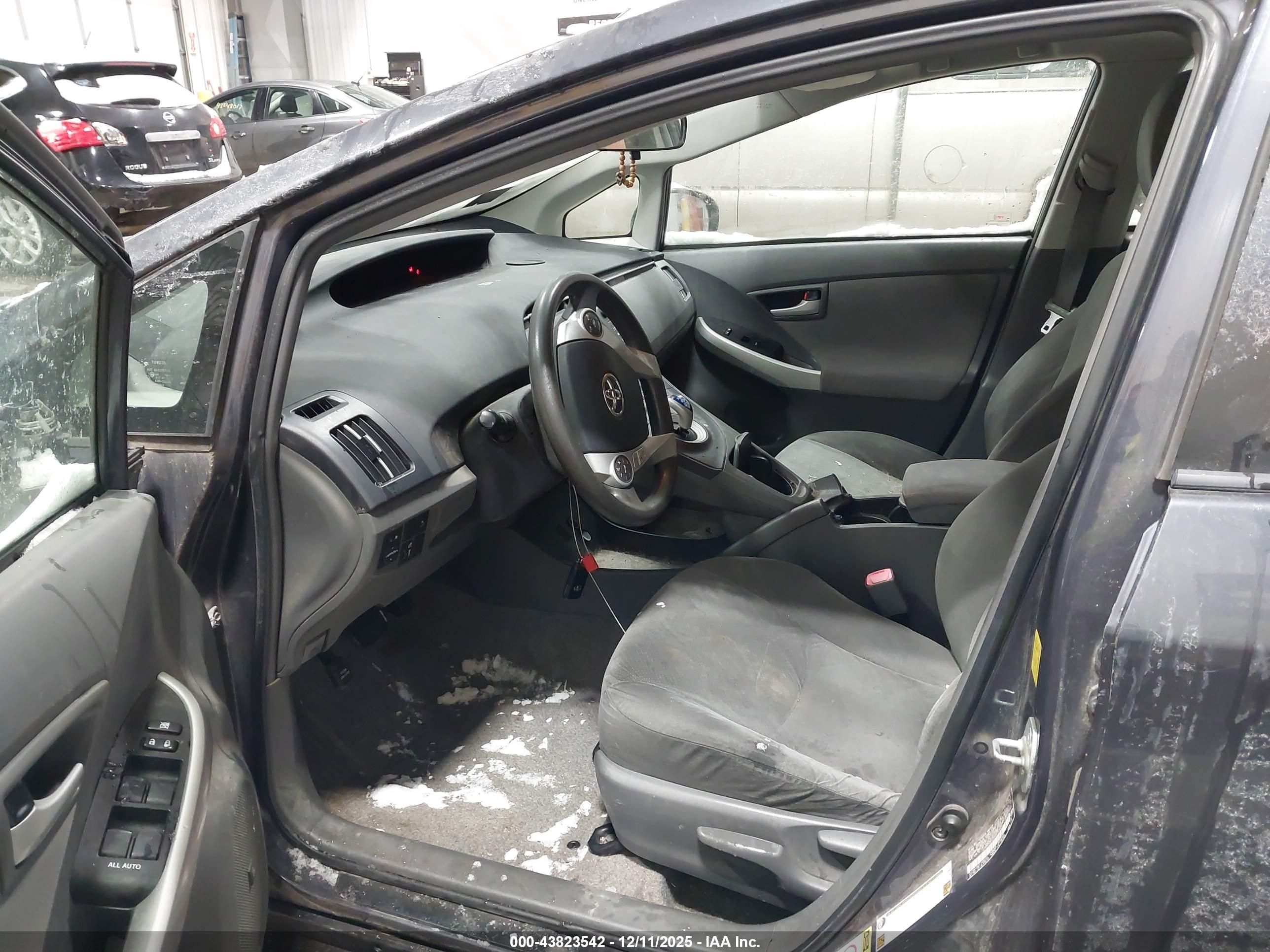 TOYOTA PRIUS image 5