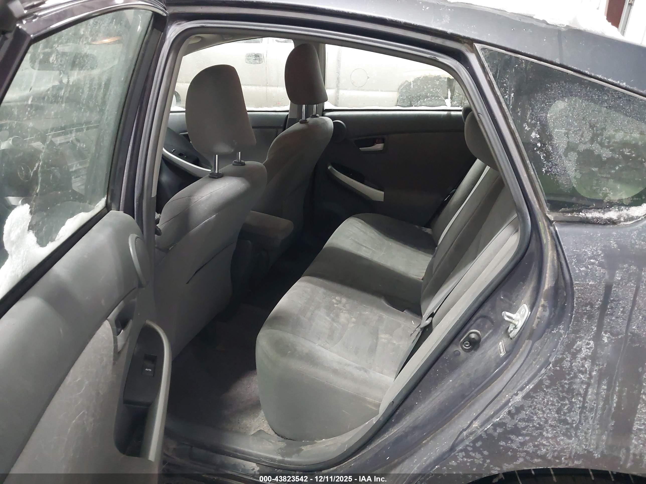 TOYOTA PRIUS image 8