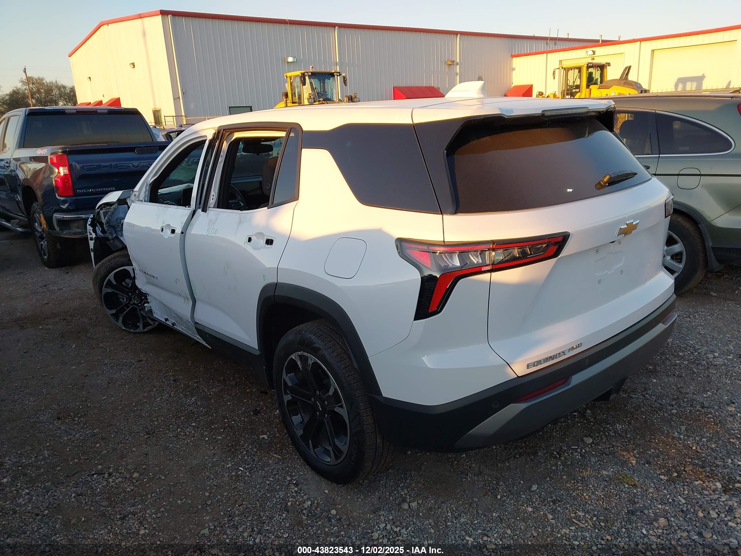 CHEVROLET EQUINOX image 3